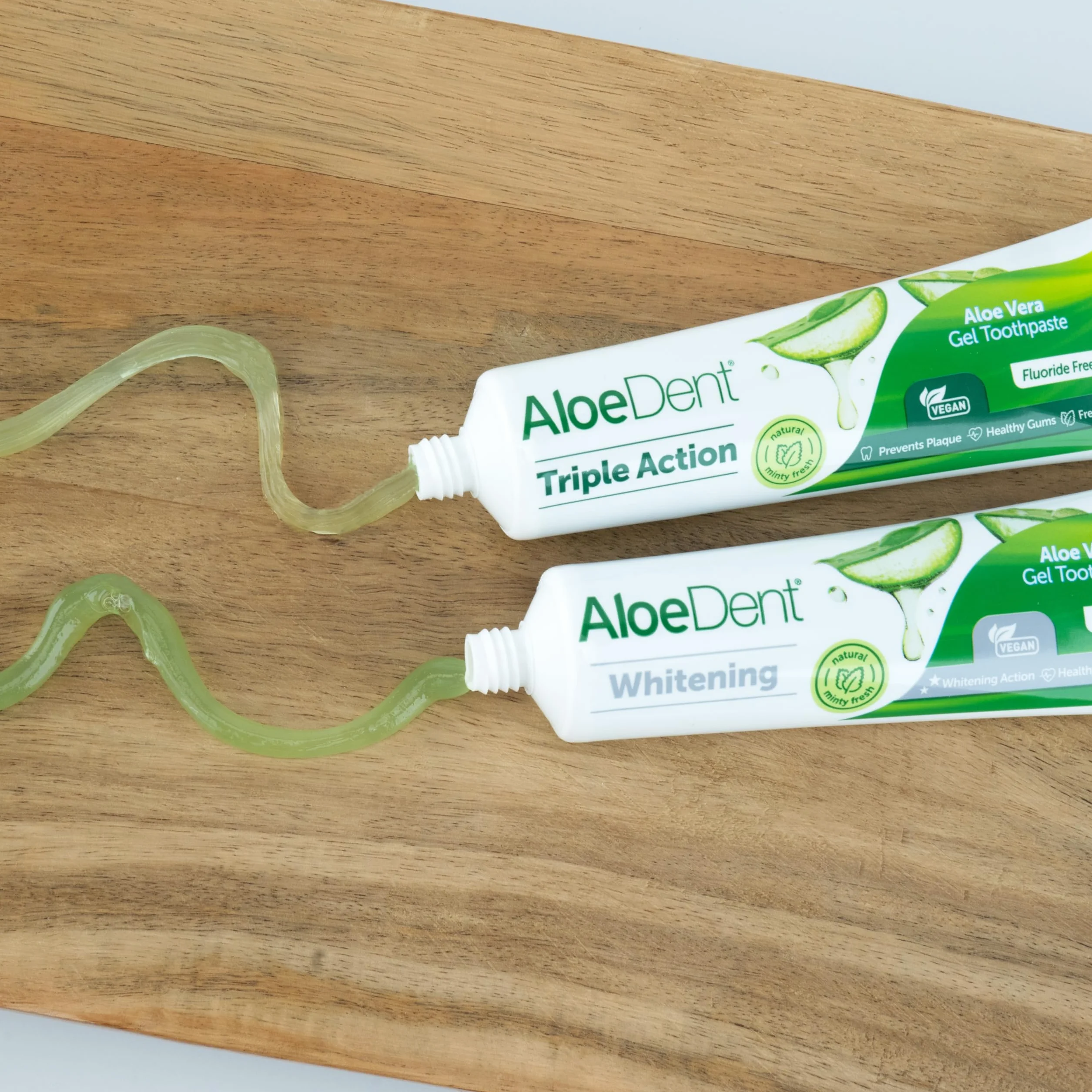 AloeDent Teeth Whitening Strips, Peroxide Free, Gentle Non Sensitive Formula, con Aloe Vera, Naturale, Vegan, 28 Strips, 14 Trattamenti