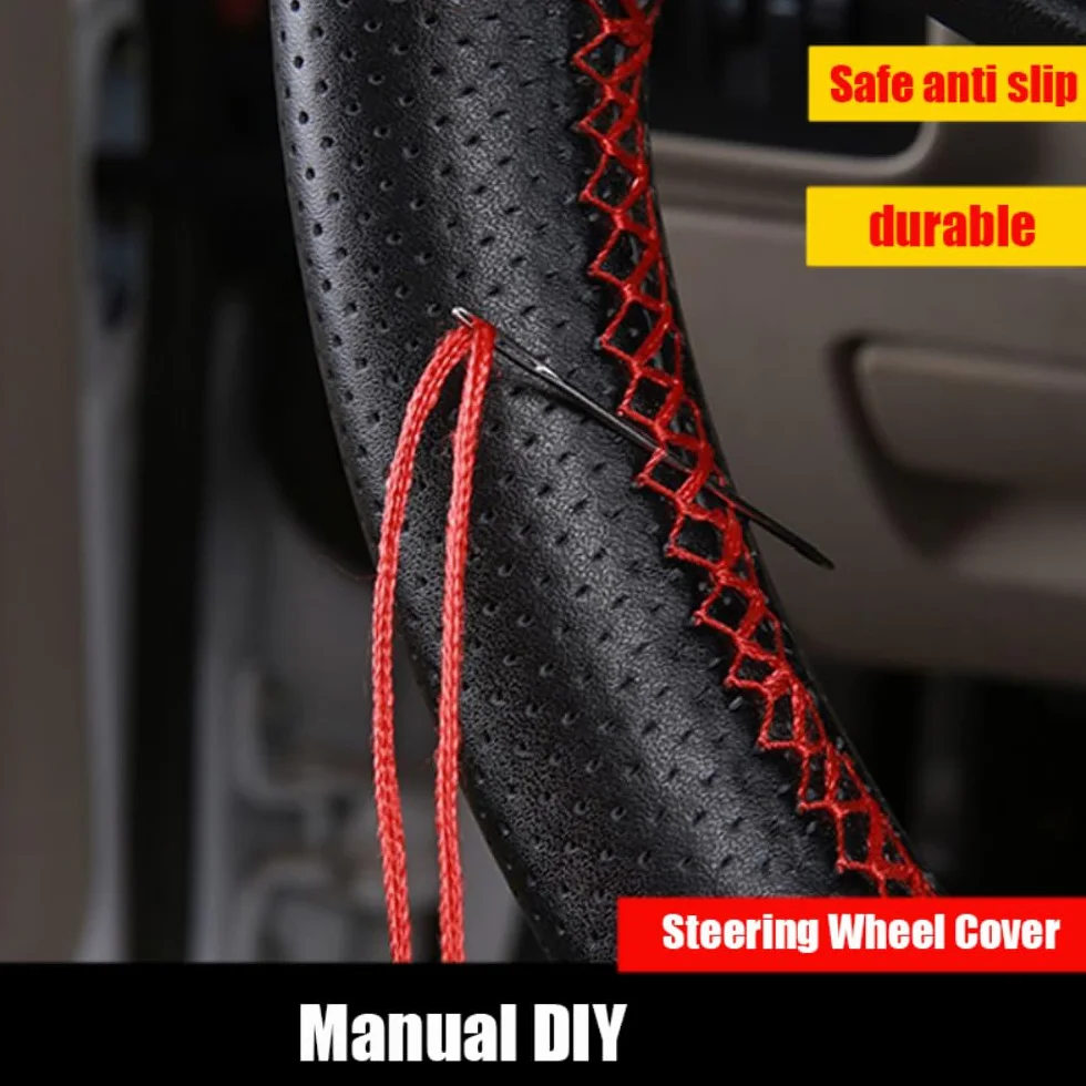 Coprivolante in pelle per camion, cucito a mano con ago e filo, antiscivolo, universale, protezione volante, accessorio auto per interni con fori, adatto per volante con diametro di 42 cm, nero rosso