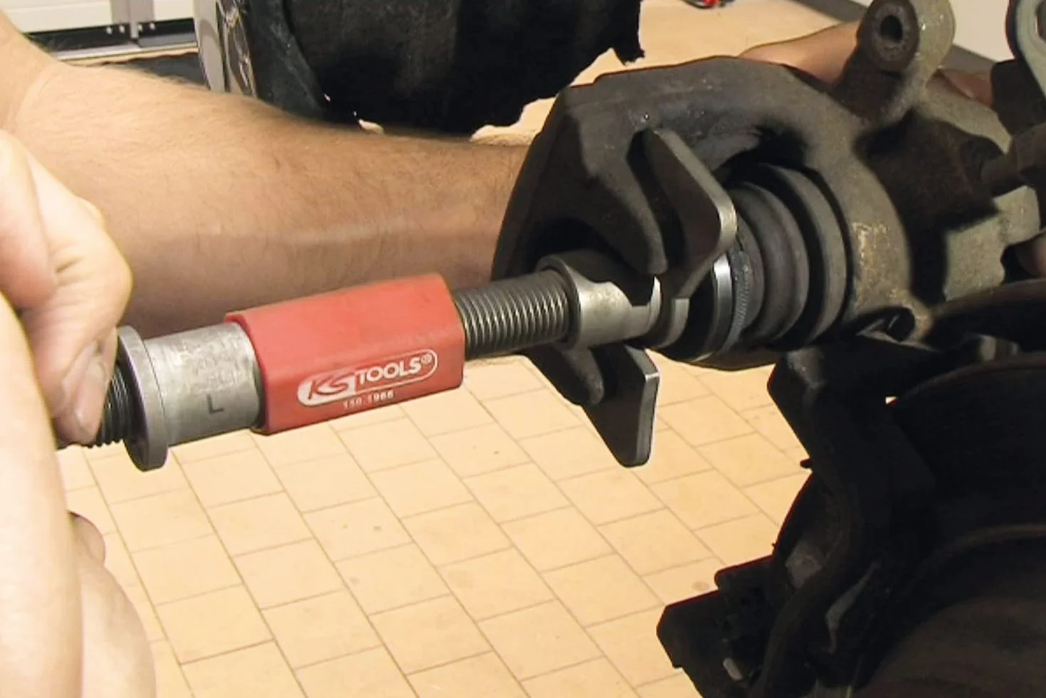 KS Tools 150.1965 Dispositivo di pressione e rotazione universale, 4 pz.