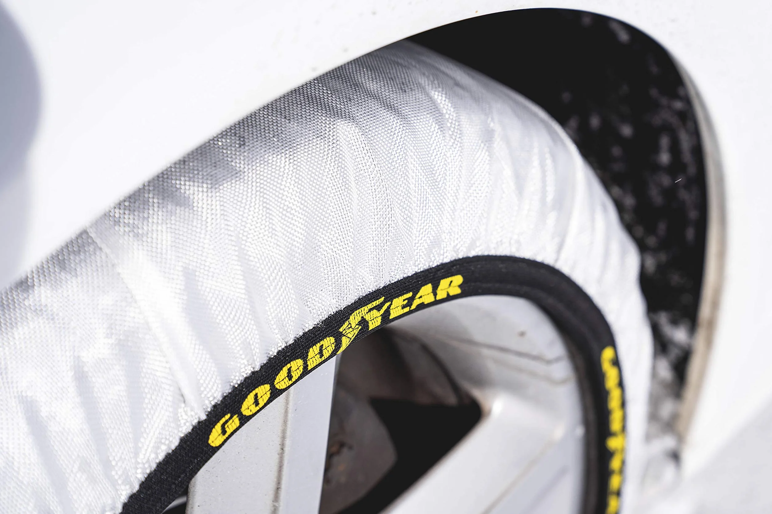 Goodyear Set di 2 Catene da Neve in Tessuto Ultra GRIP TAGLIA L per Auto R14-R20