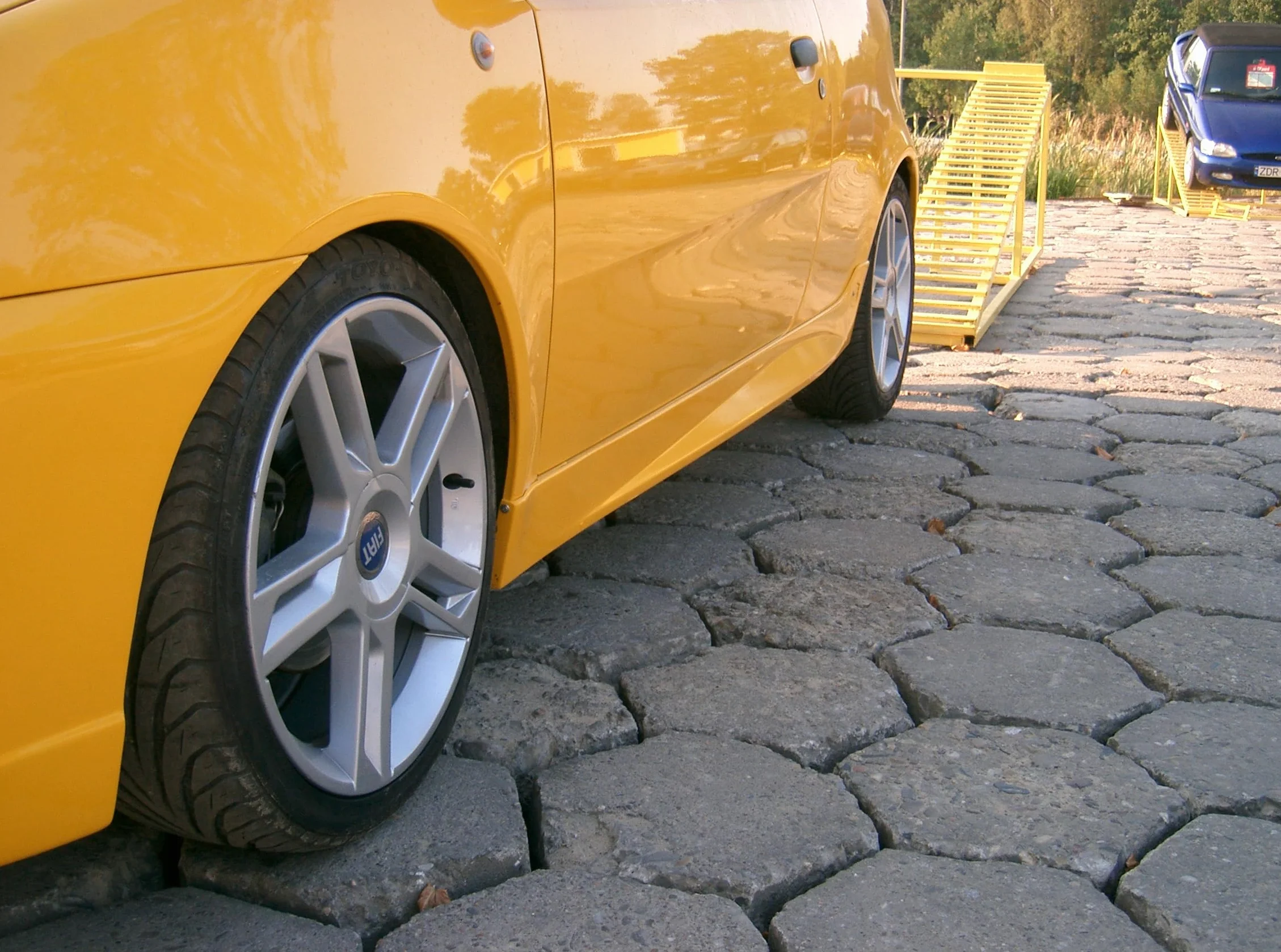 Minigonne Laterali Sottoporta per Fiat Punto 2 Abarth Look, Vetroresina Gialla