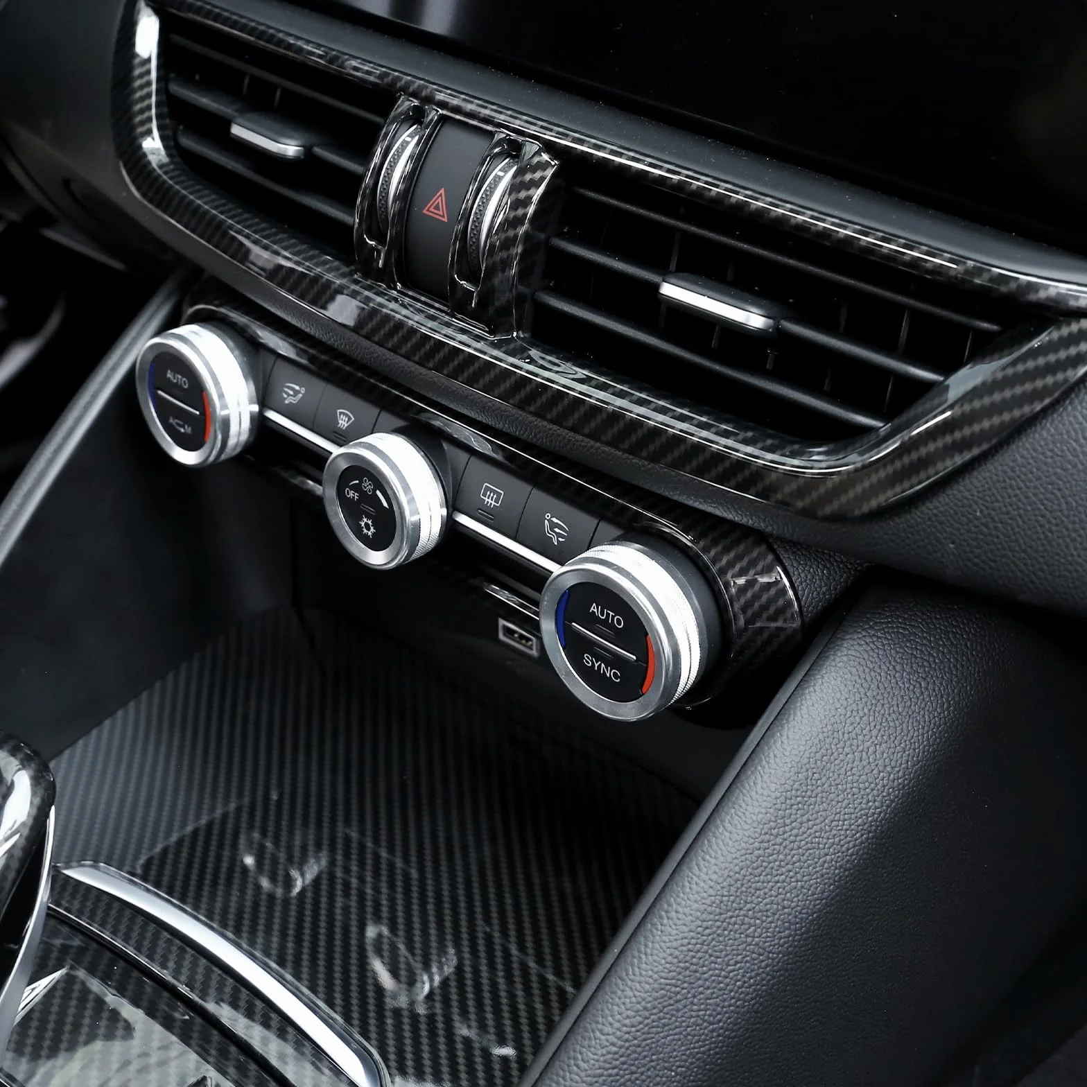 PIUGILH ABS fibra di carbonio modello auto center condizionatore condizionatore telaio rivestimento rivestimento adatto per Alfa Romeo Giulia 2017-2020, condizionatori d'aria pannello di controllo per