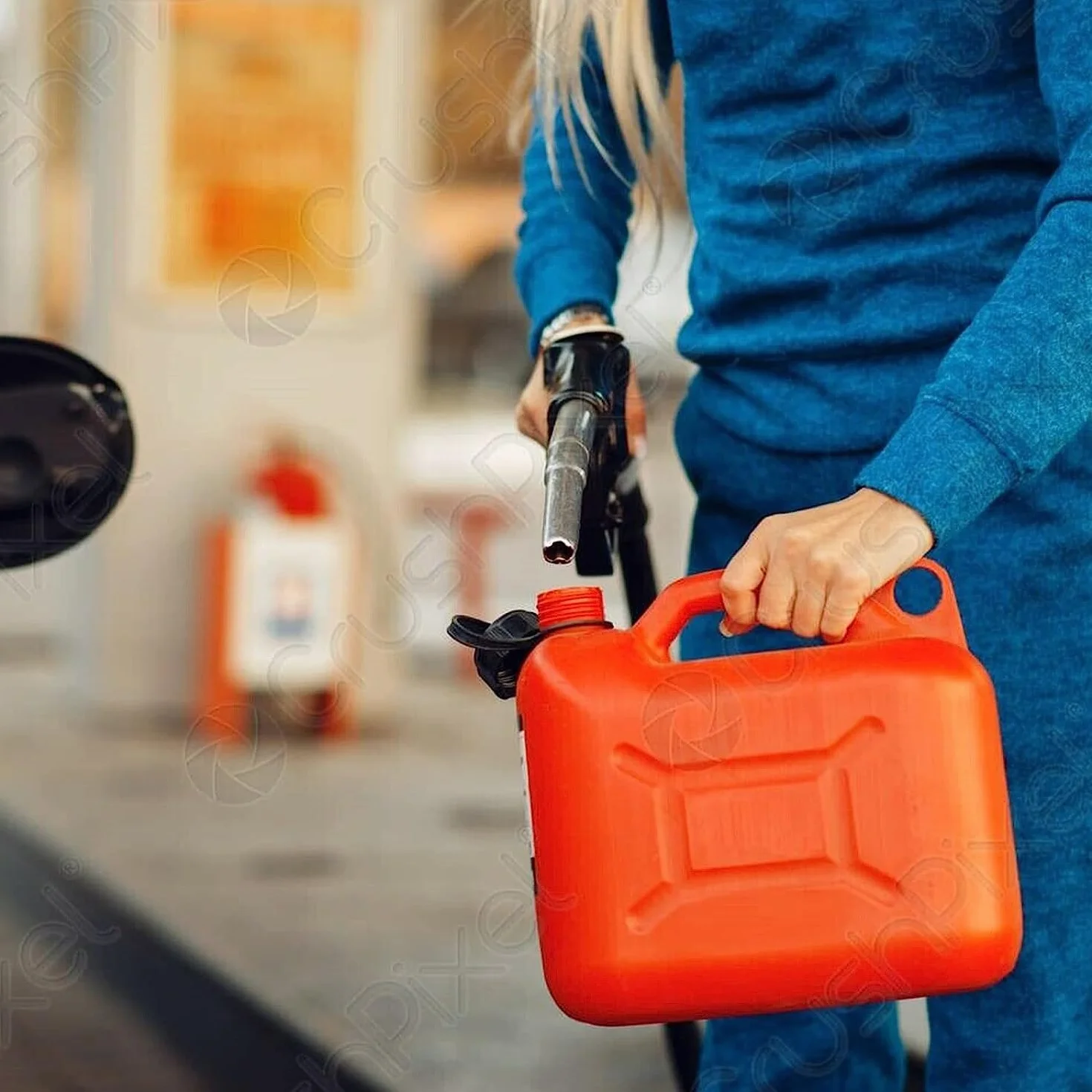 Mondo Viro Tanica per carburante in pvc rossa omologata con beccuccio in dotazione - per diesel, benzia e altri (20 Lt)