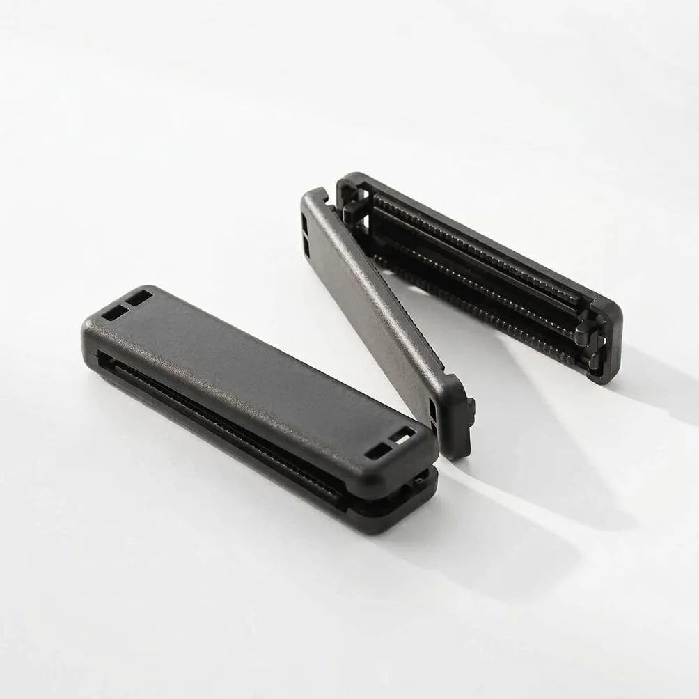 Confezione da 2 clip per cinture di sicurezza per auto, fermi universali per cinture di sicurezza, regolatori per cinture di sicurezza, supporti per cinture di sicurezza per prevenire la pressione sul