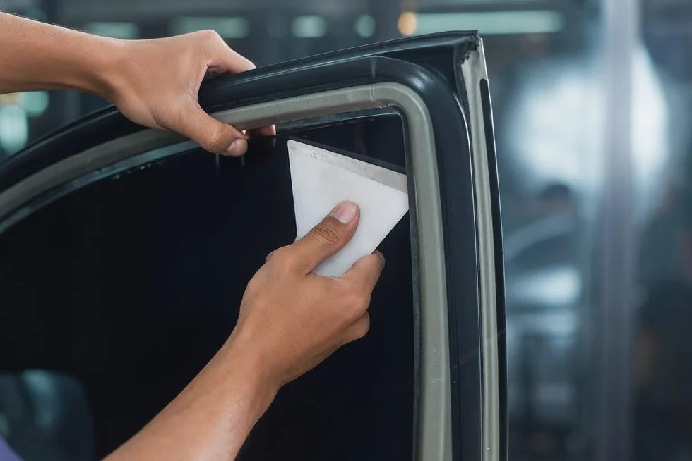Start Pellicola oscurante per vetri auto 300 x 75 cm – Protezione solare adesiva per vetri laterali e posteriori, effetto privacy e riduzione raggi UV