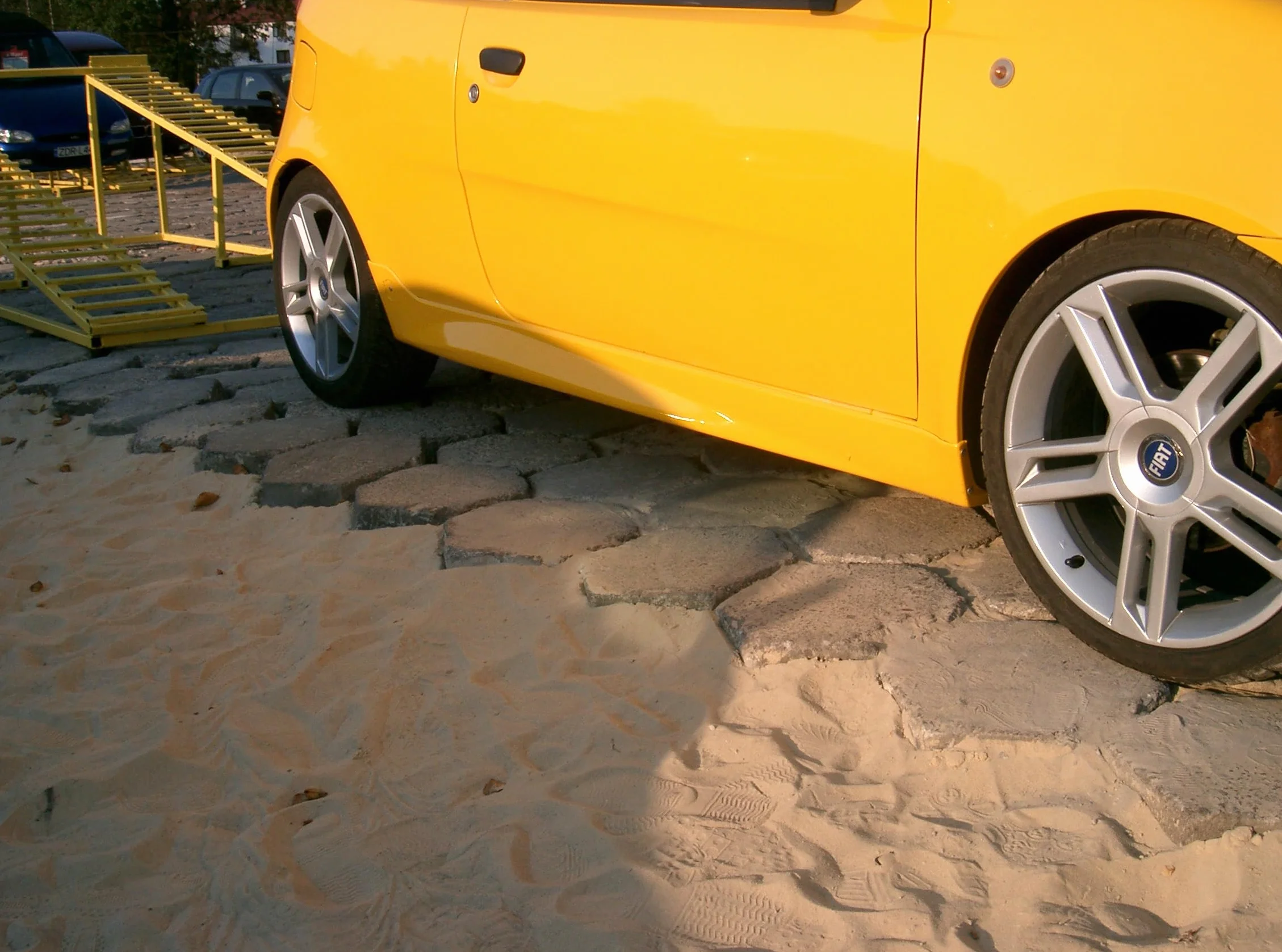 Minigonne Laterali Sottoporta per Fiat Punto 2 Abarth Look, Vetroresina Gialla