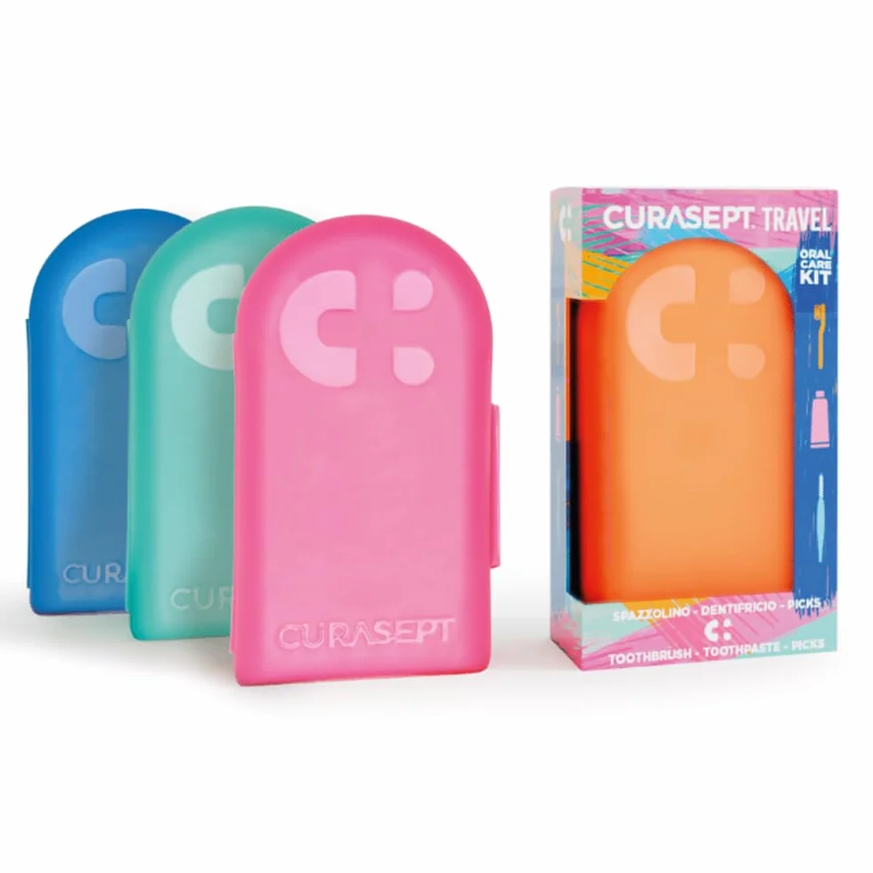 Curasept Travel Kit Oral Care con Spazzolino Softline 0.15, Dentifricio Protection Booster FrozenMint 20ml e Picks Interdentali