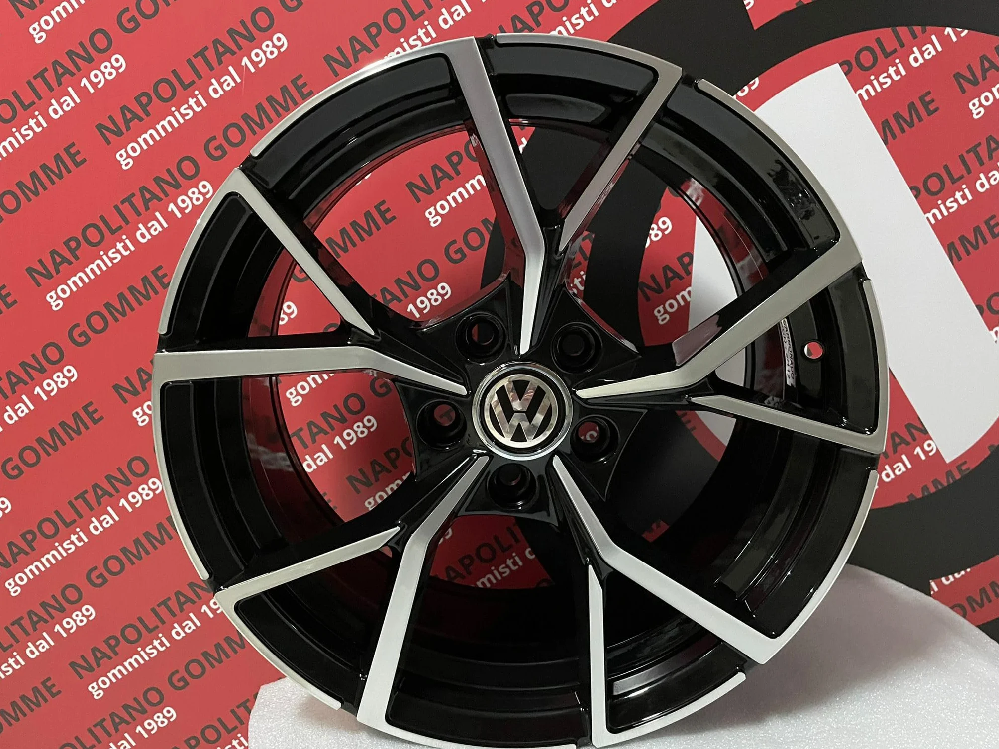 4 Cerchi in lega per VW Golf 5 6 7 8 R 18 pollici modello Estoril