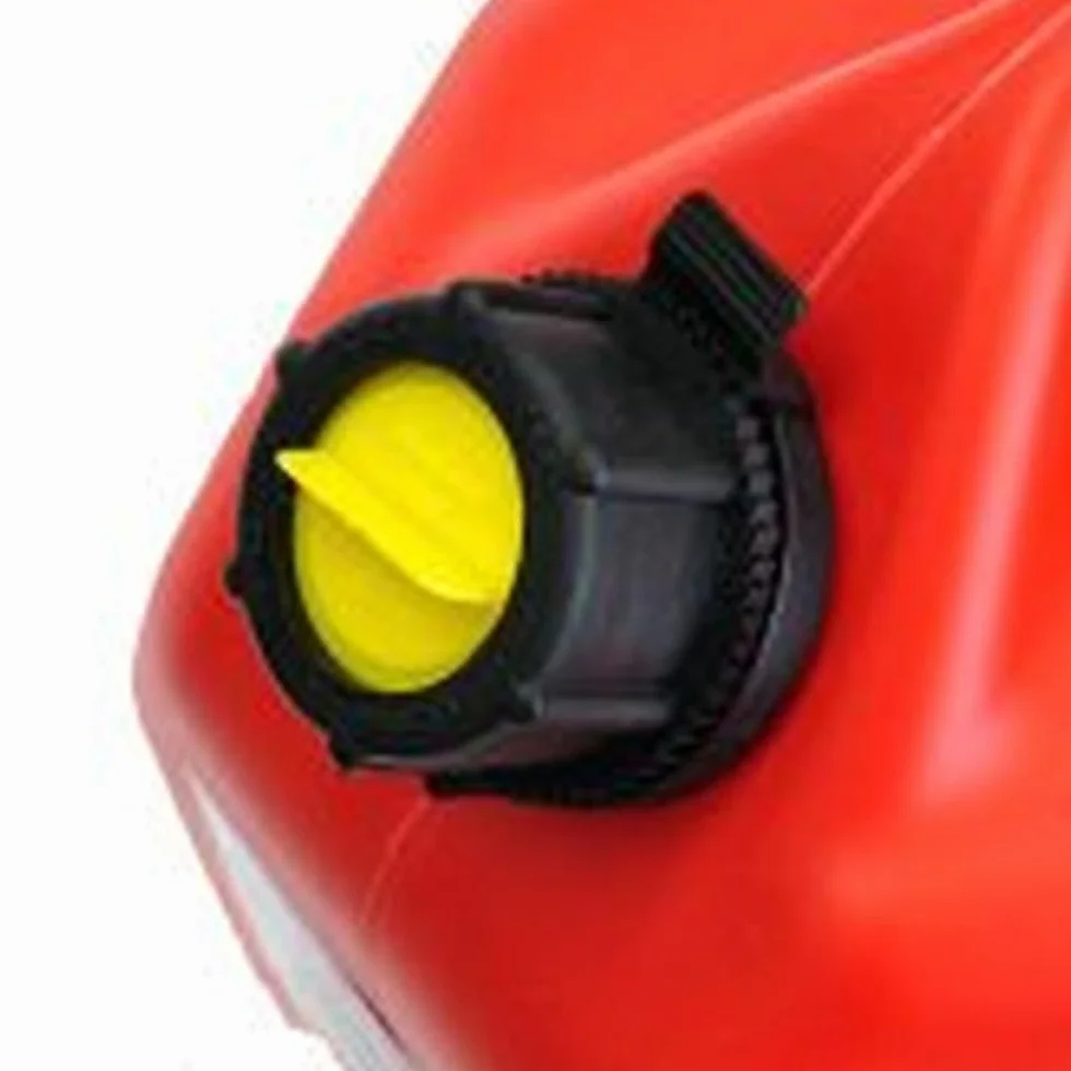 Tanica di Benzina - Modello B20 - capacità di 5 L - Tappo con Sistema di Apertura di Sicurezza - Realizzato in Polietilene - Omologato - Molto Resistente - Scepter