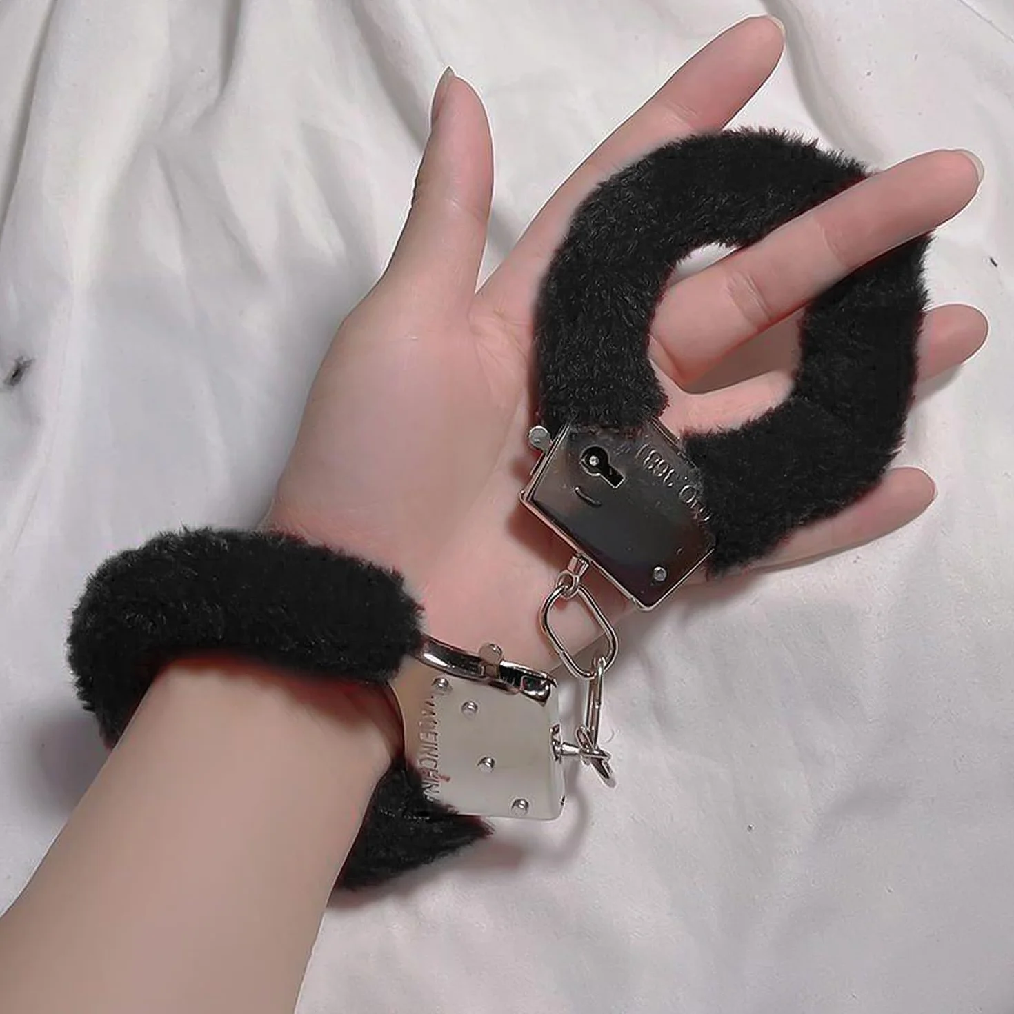 Peluche nero manette polizia con chiavi accessori bondage metallo feste giochi ruolo
