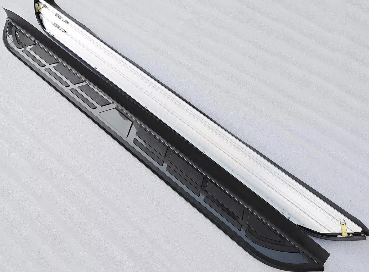 Pedane laterali fisse in alluminio (con staffa) senza trapano | Kit di bulloni per progetti fai da te per SUV (1 set) (HKX) per Land Rover Range Rover Sport 2013-2022, 2 pezzi