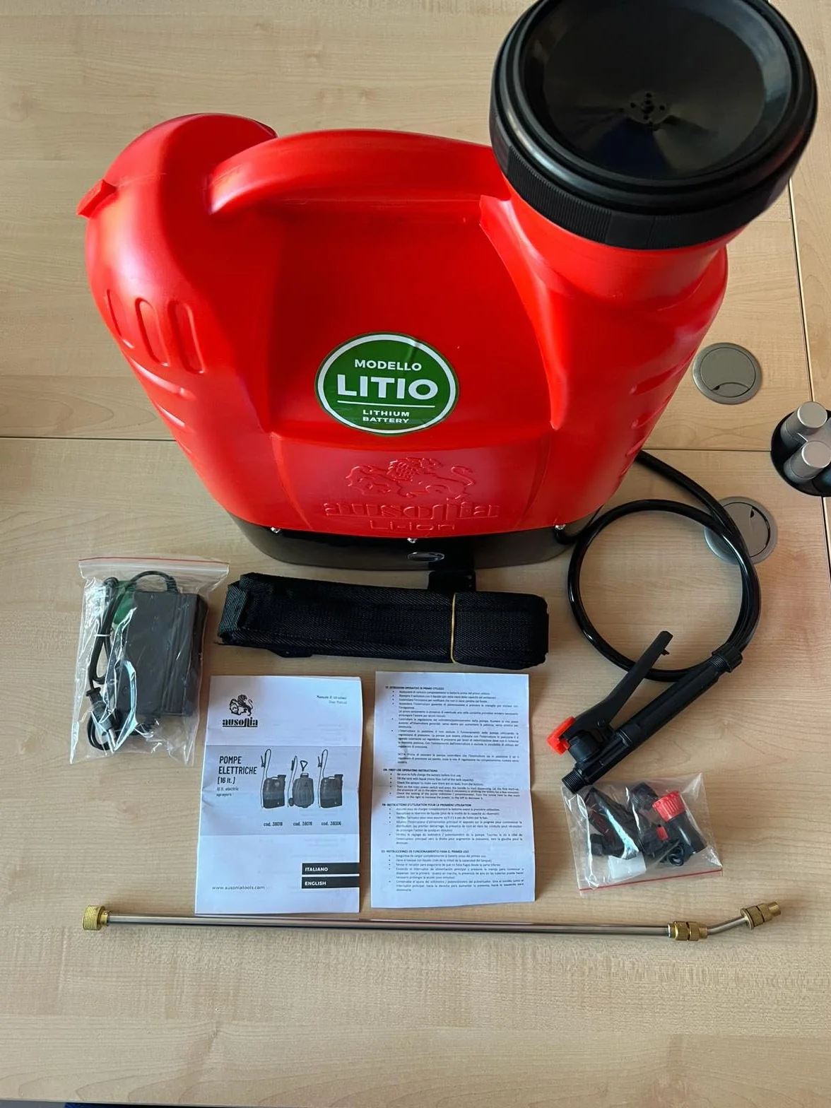 AUSONIA Pompa a Spalla 16L 12V/10Ah Litio Bateria