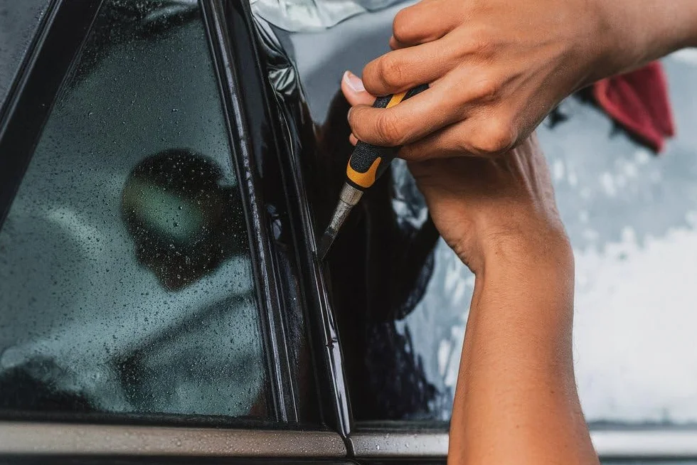 Start Pellicola oscurante per vetri auto 300 x 75 cm – Protezione solare adesiva per vetri laterali e posteriori, effetto privacy e riduzione raggi UV