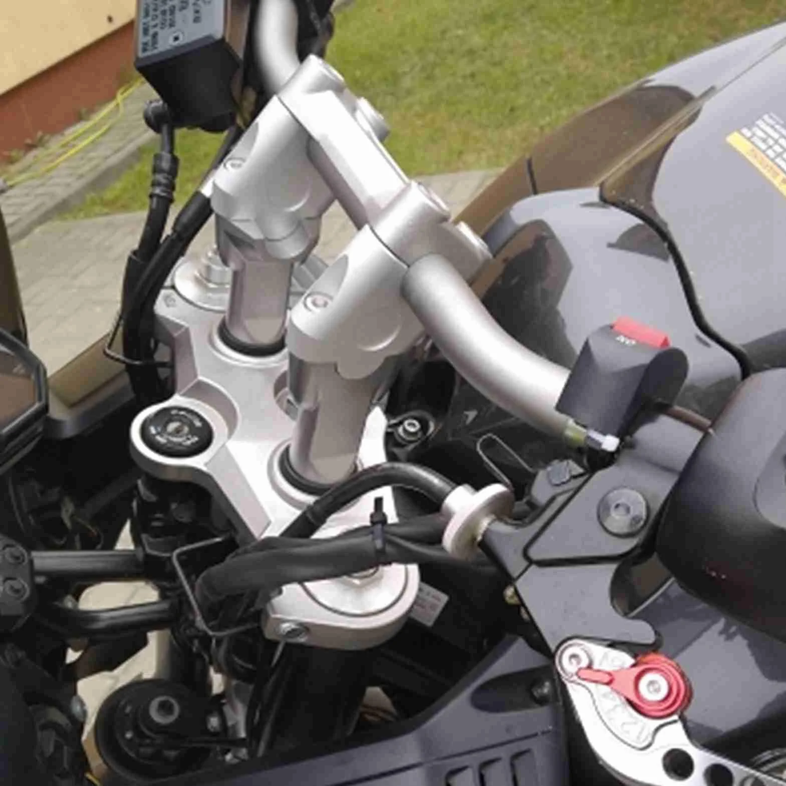 Riser manubrio-Duokon 22mm Universale Manubrio Moto Riser CNC CNC ad alta densità in lega di alluminio Manubrio Morsetto Back Move Mount Adapter(Chrome)