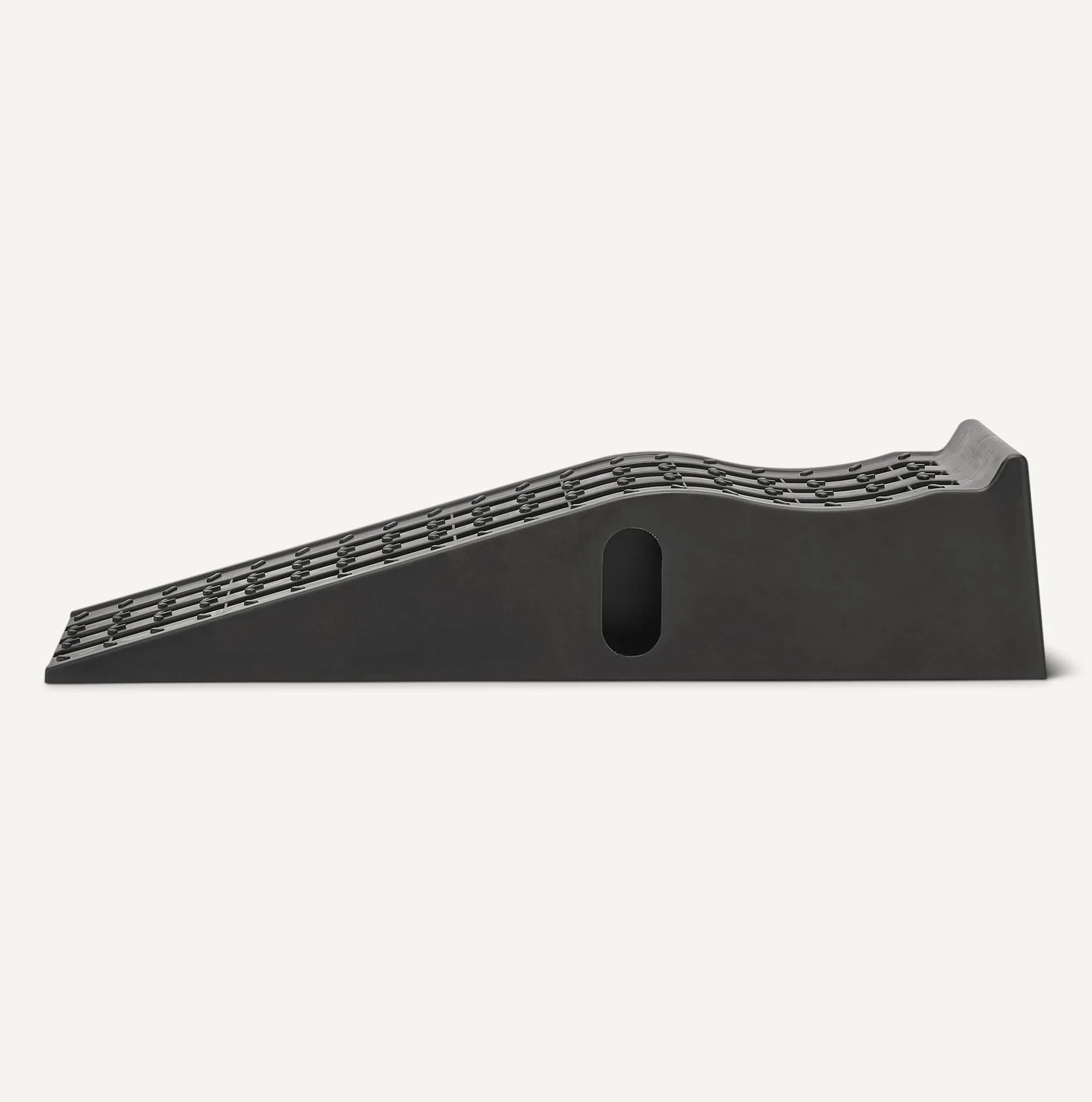 Amazon Basics Rampe Carico Auto in Plastica Resistente, Capacità 2948kg per Coppia, Base Gomma Antiscivolo, Set da 2, Nero