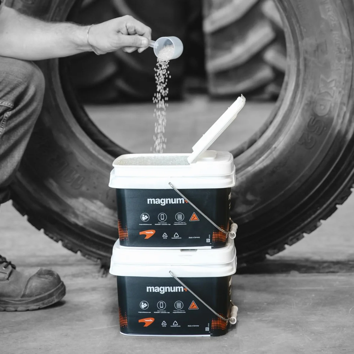 magnum+ Perline di bilanciamento per Pneumatici, vaschetta Sfusa da 8 kg, bilanciamento Interno dinamico per Camion, Fuoristrada e Pneumatici Pesanti | Perline di Vetro riutilizzabili ed ecologiche