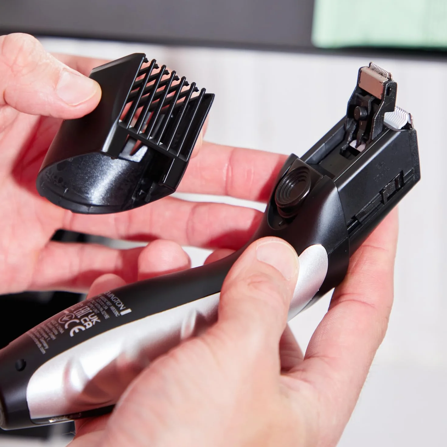 Remington Regolabarba Uomo MB320C - 9 impostazioni lunghezza 1,5-18 mm, rete/batteria, LED carica
