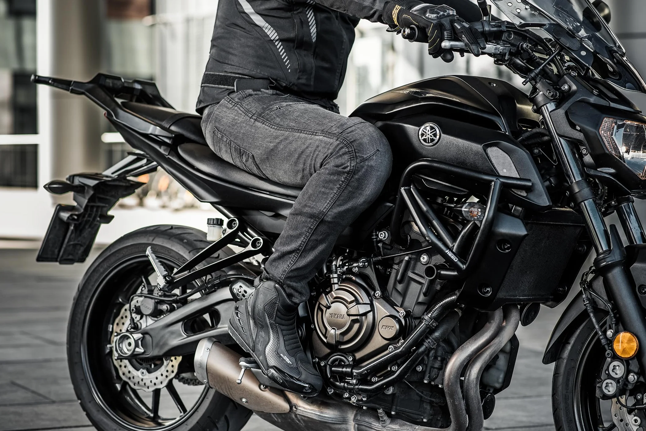 SHIMA SX-6 Men, Scarpe Moto Uomo | Rinforzate Stivali Moto Uomo in Pelle, Supporto alla Caviglia, Suola Antiscivolo, Impugnatura del Cambio (Bianco, 45)