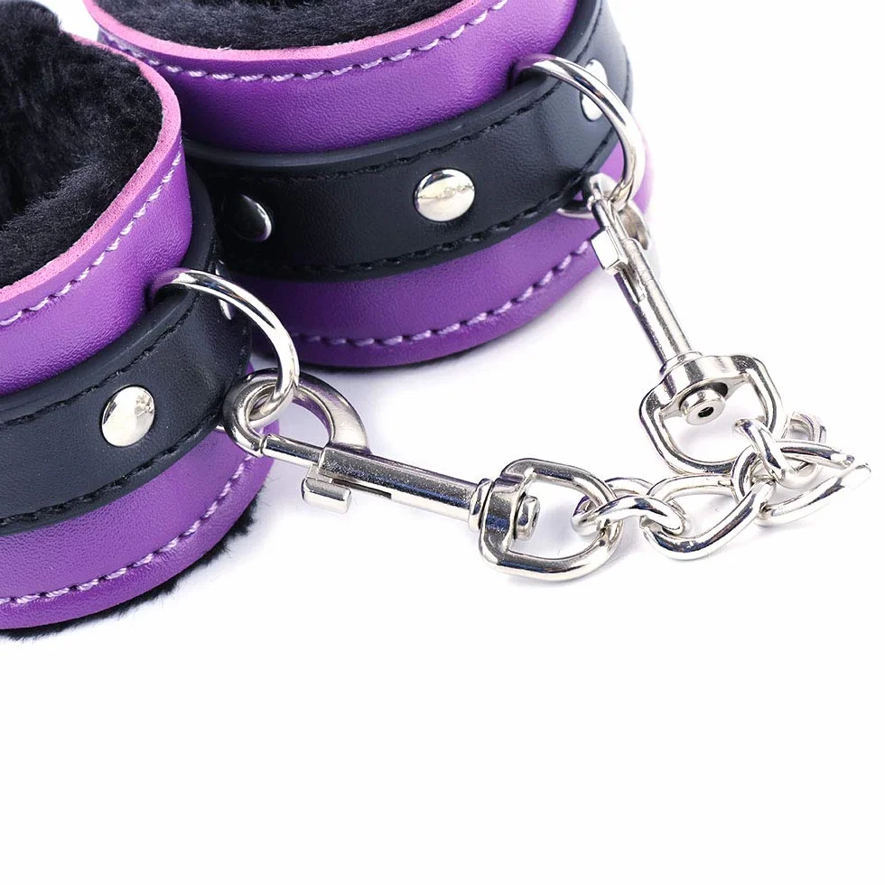 BONDAGERIE® Kit per coppie di 8 Accessori viola e nero, Manette Frustino collare corda sacco in raso