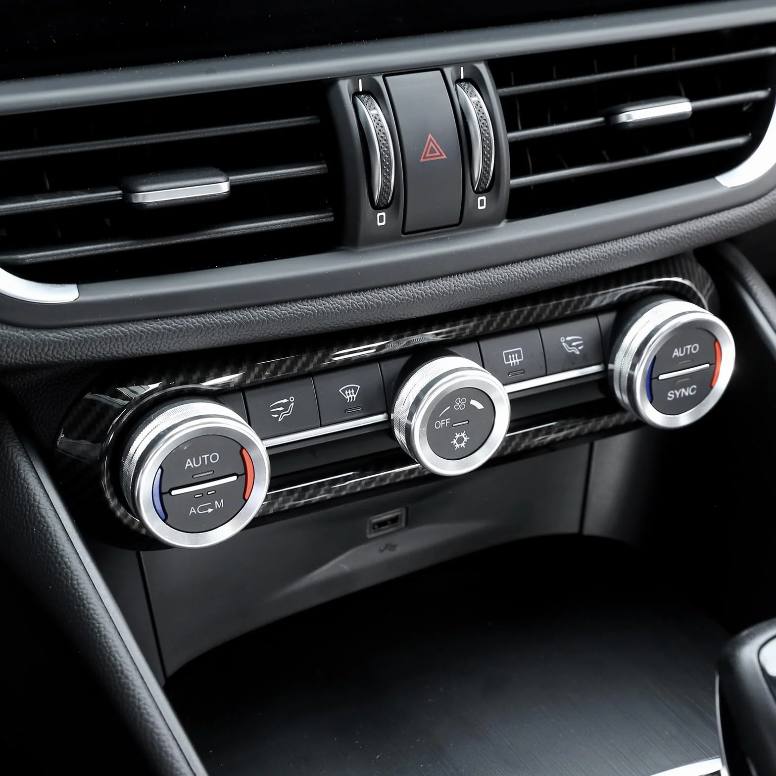 PIUGILH ABS fibra di carbonio modello auto center condizionatore condizionatore telaio rivestimento rivestimento adatto per Alfa Romeo Giulia 2017-2020, condizionatori d'aria pannello di controllo per