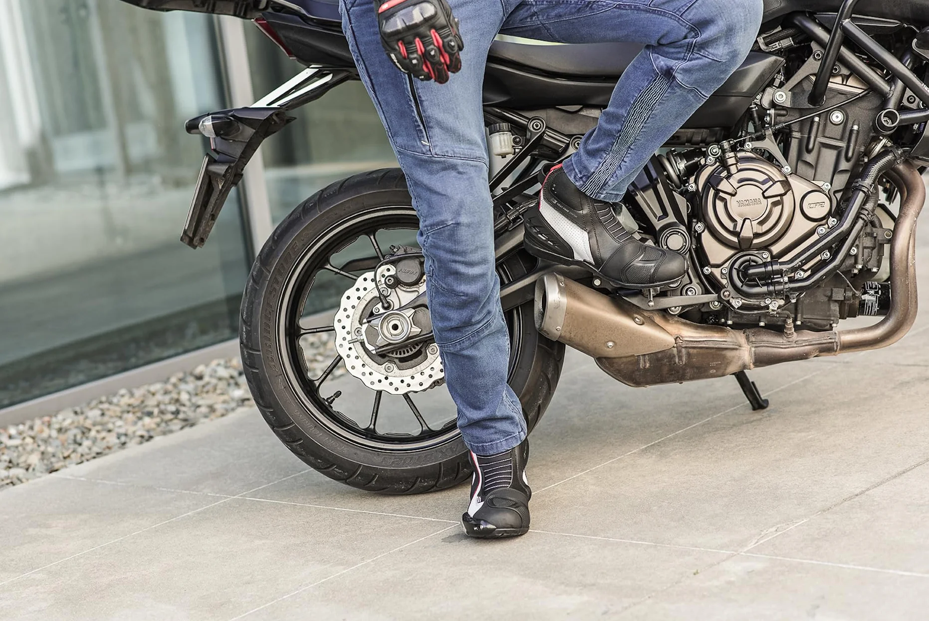 SHIMA SX-6 Men, Scarpe Moto Uomo | Rinforzate Stivali Moto Uomo in Pelle, Supporto alla Caviglia, Suola Antiscivolo, Impugnatura del Cambio (Bianco, 45)