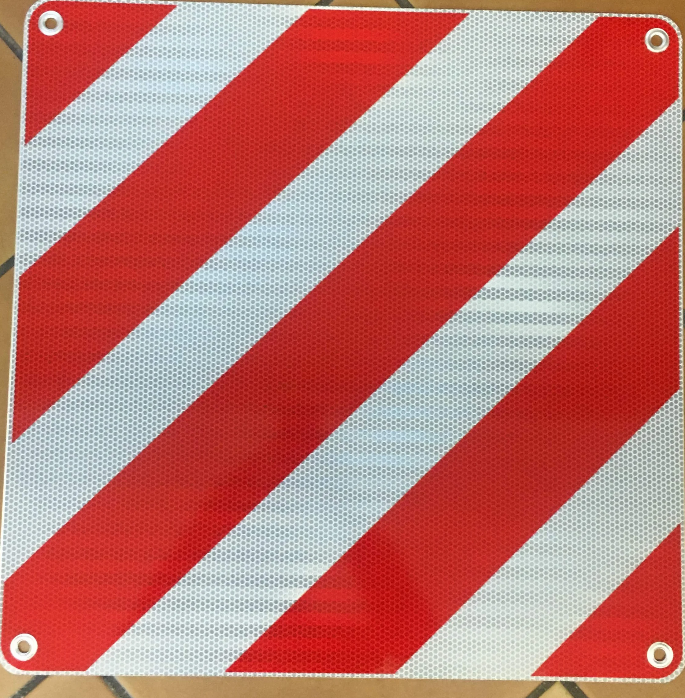 Pannello CARICHI SPORGENTI Alluminio RIFRANGENTE OMOLOGATO 500x500mm Fori ANTITAGLIO Angoli ARROTONDATI