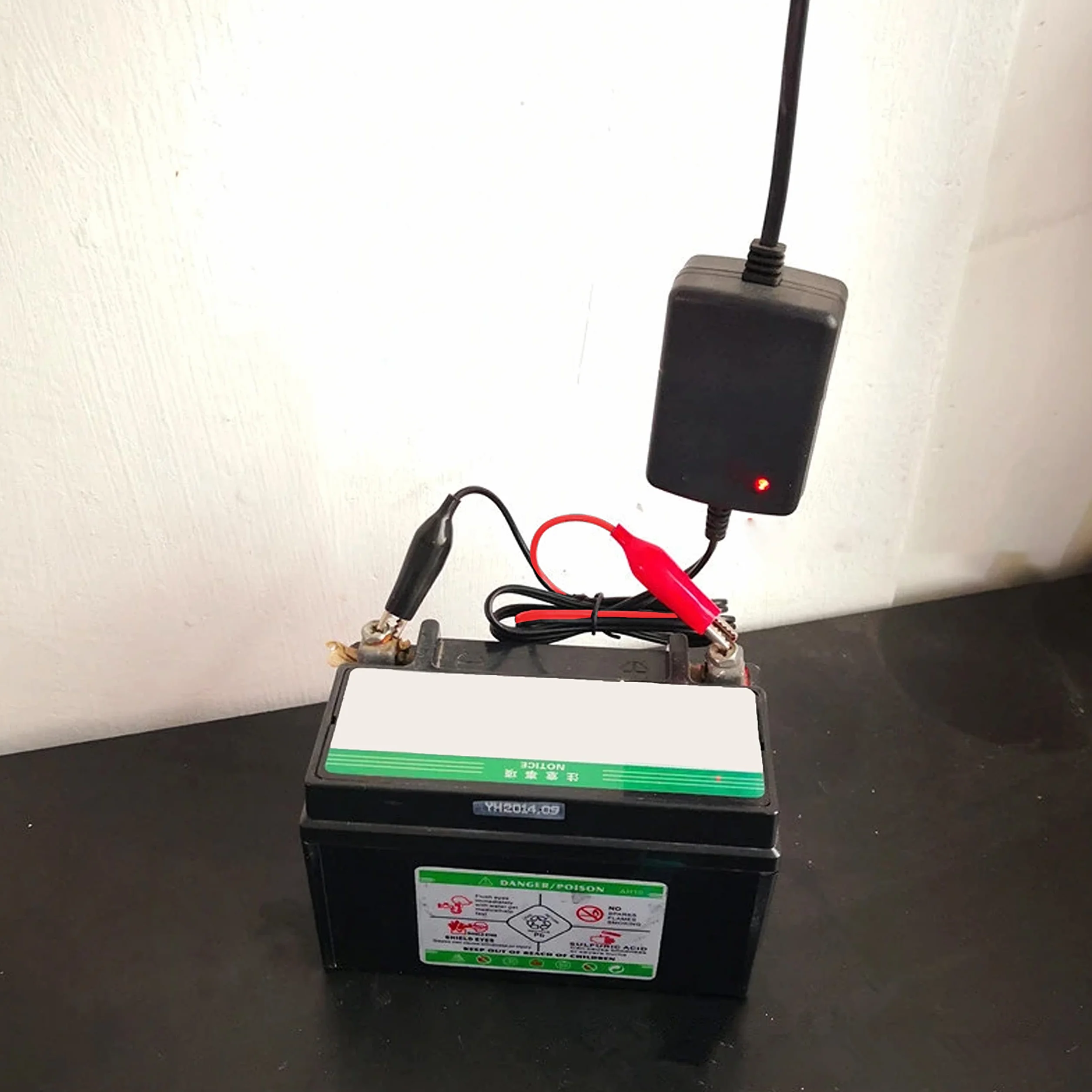 Retoo Caricabatteria da Auto 12V 1,5 A, Carica Batteria Moto, Batteria Al Gel moto, scooter, tagliaerba, barche, camion, auto, caravan, batterie auto e carica batterie, cavo di ricarica