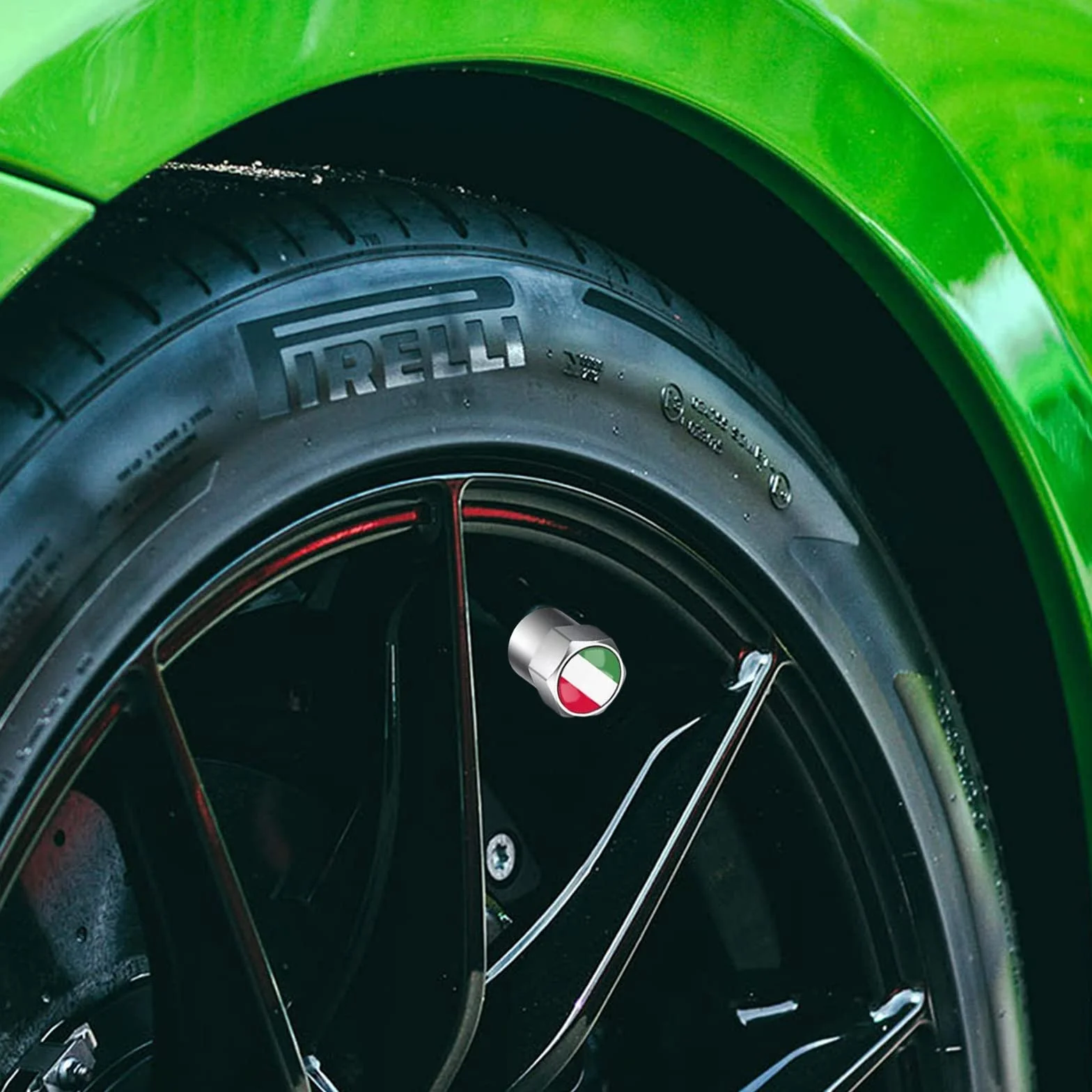 Tappini Gomme Auto Bandiera Italia Tappi Valvole Pneumatici Auto 4 pezzi, Tappi per Valvole Auto in Alluminio Tappi Stelo Valvola Pneumatico Tappi Gomme Auto, Tappino Bici, Tappi per Gomme Auto