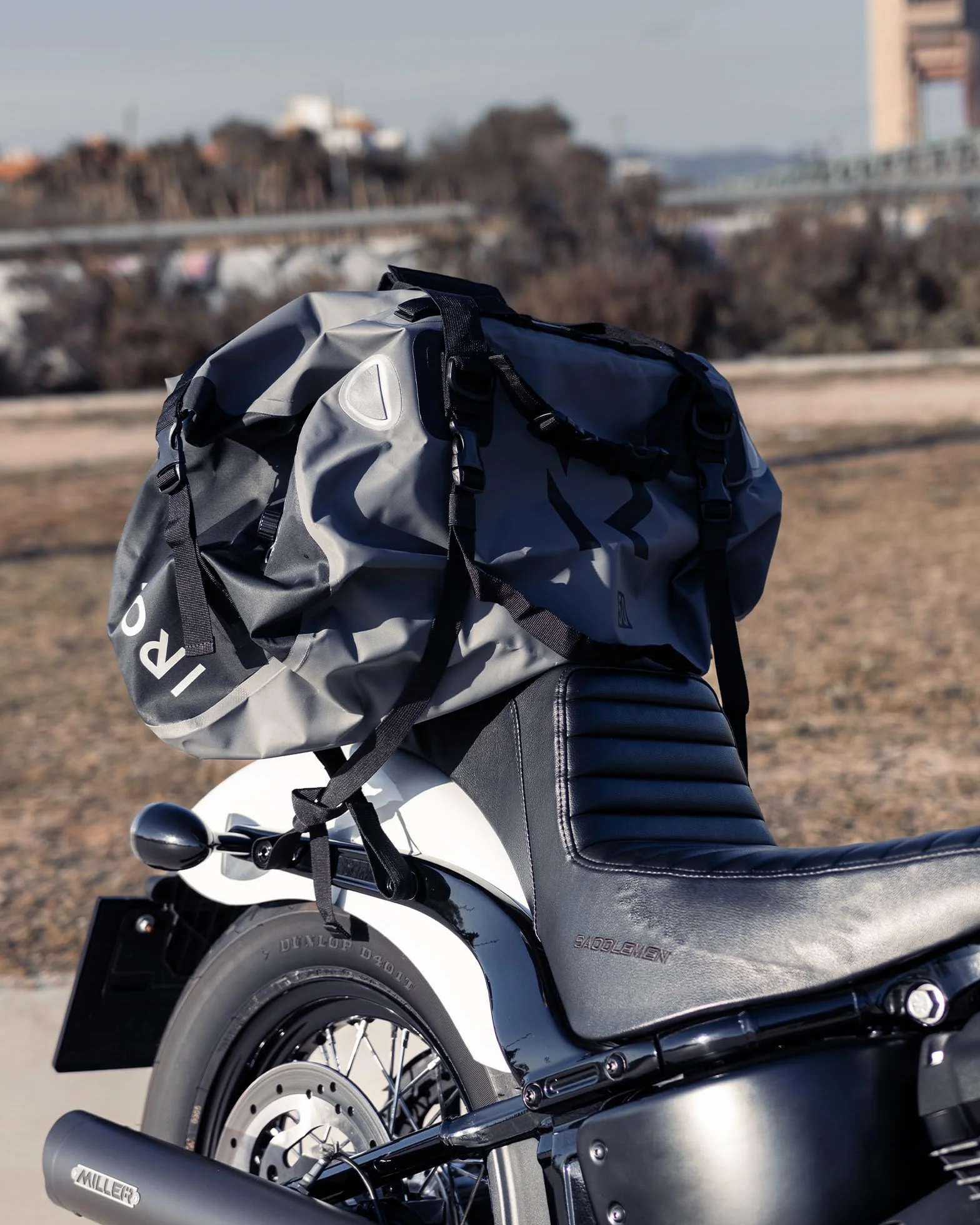 BORLENI Borsa da Moto Impermeabile 30L – Borsa Sella Moto Posteriore con Chiusura Rolltop, Cinghie Rapide & Sistema MOLLE