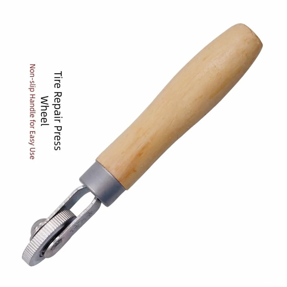 Rullo di compattazione per riparazione pneumatici con manico in gomma in legno, strumento applicatore di patch in acciaio inox, strumento per sigillare patch a freddo e resistenza alle alte