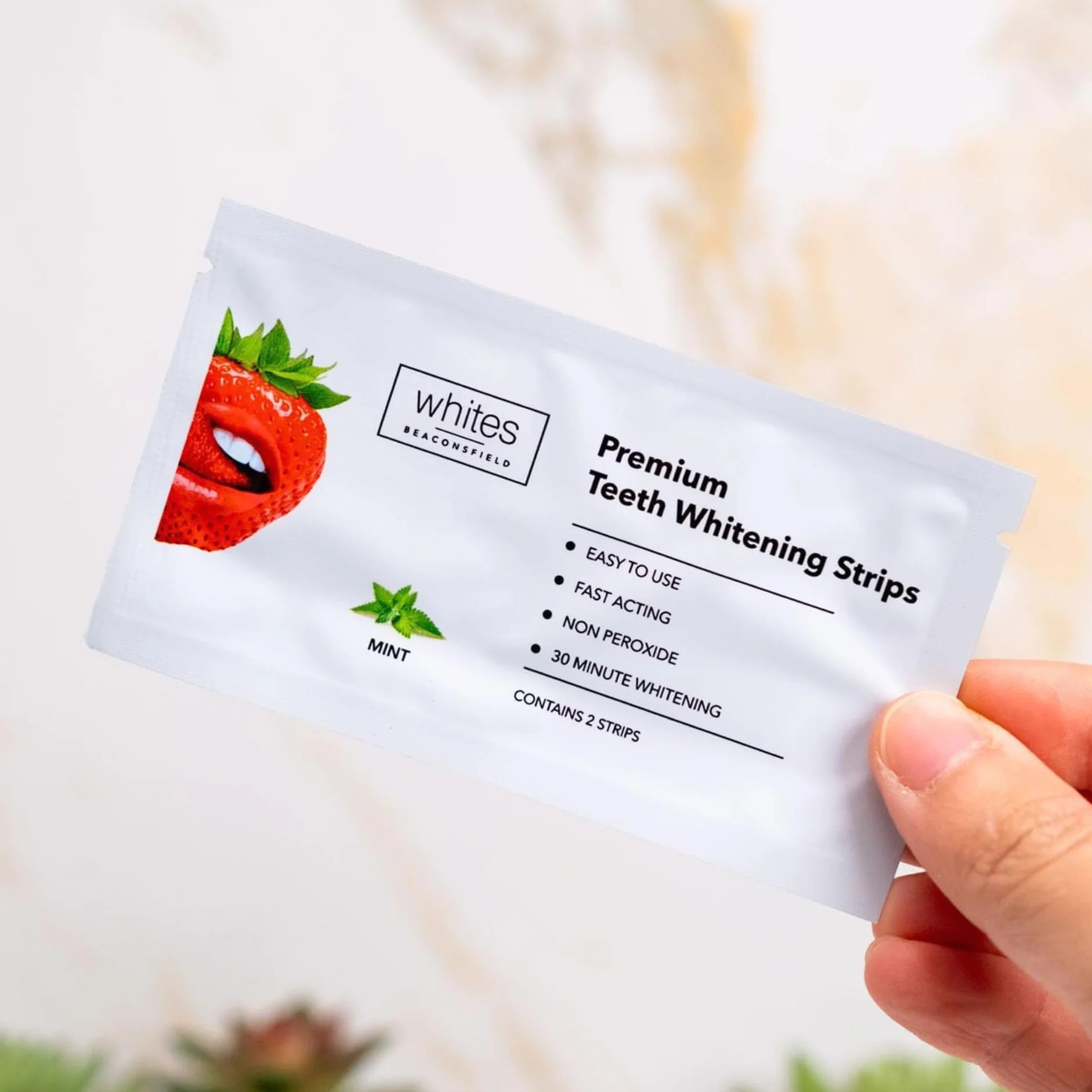 Whites Beaconsfield Strisce Sbiancanti per Denti, 28 Strisce (14 Giorni) – Senza Perossido, Sicura per Smalto, Sbiancamento Rapido
