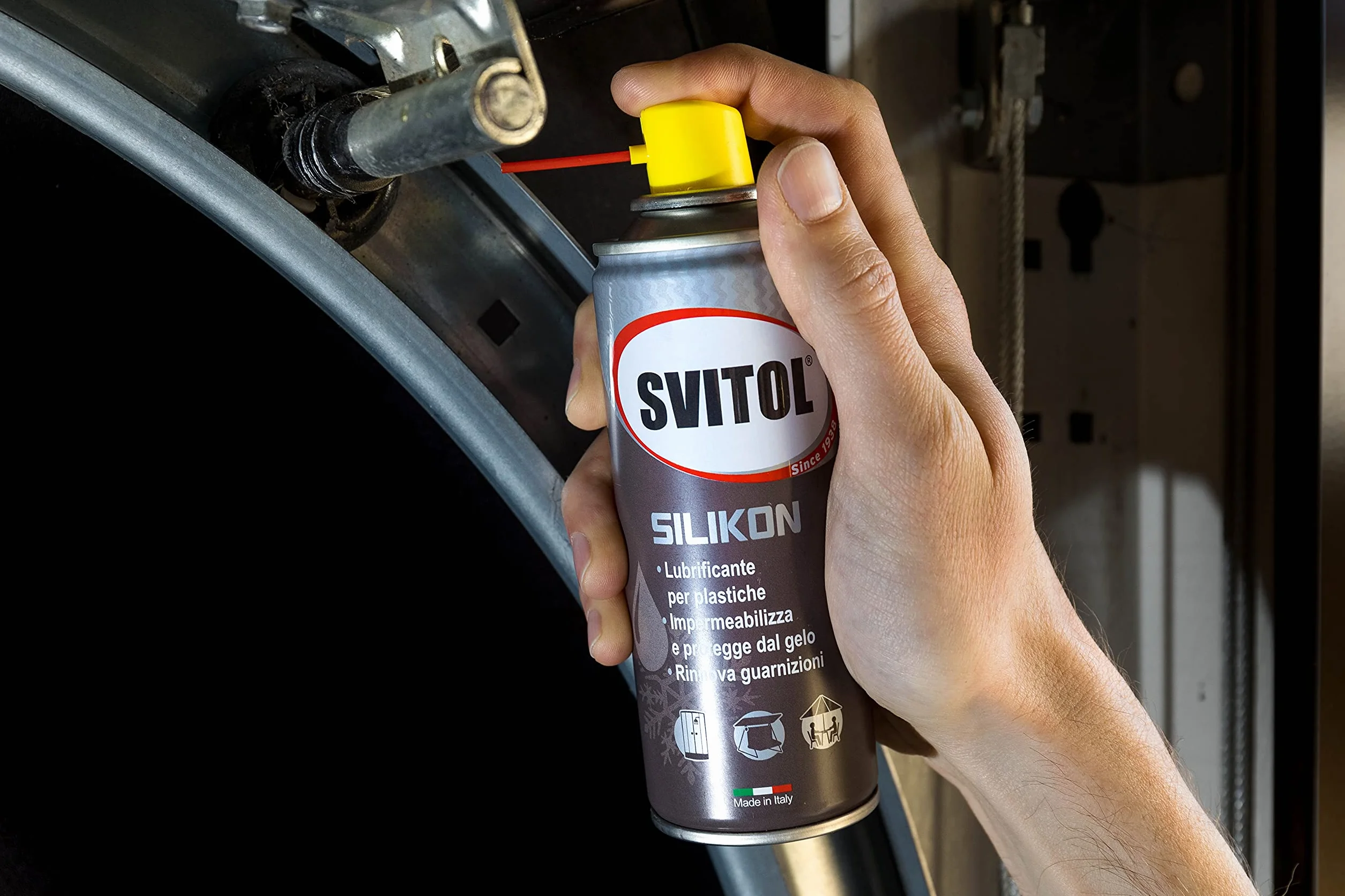 Svitol Lubrificante Spray 200 ml al silicone, per plastiche, impermeabilizza, resiste alle temperature, rinnova guarnizioni, cannuccia integrata, valvola 360°