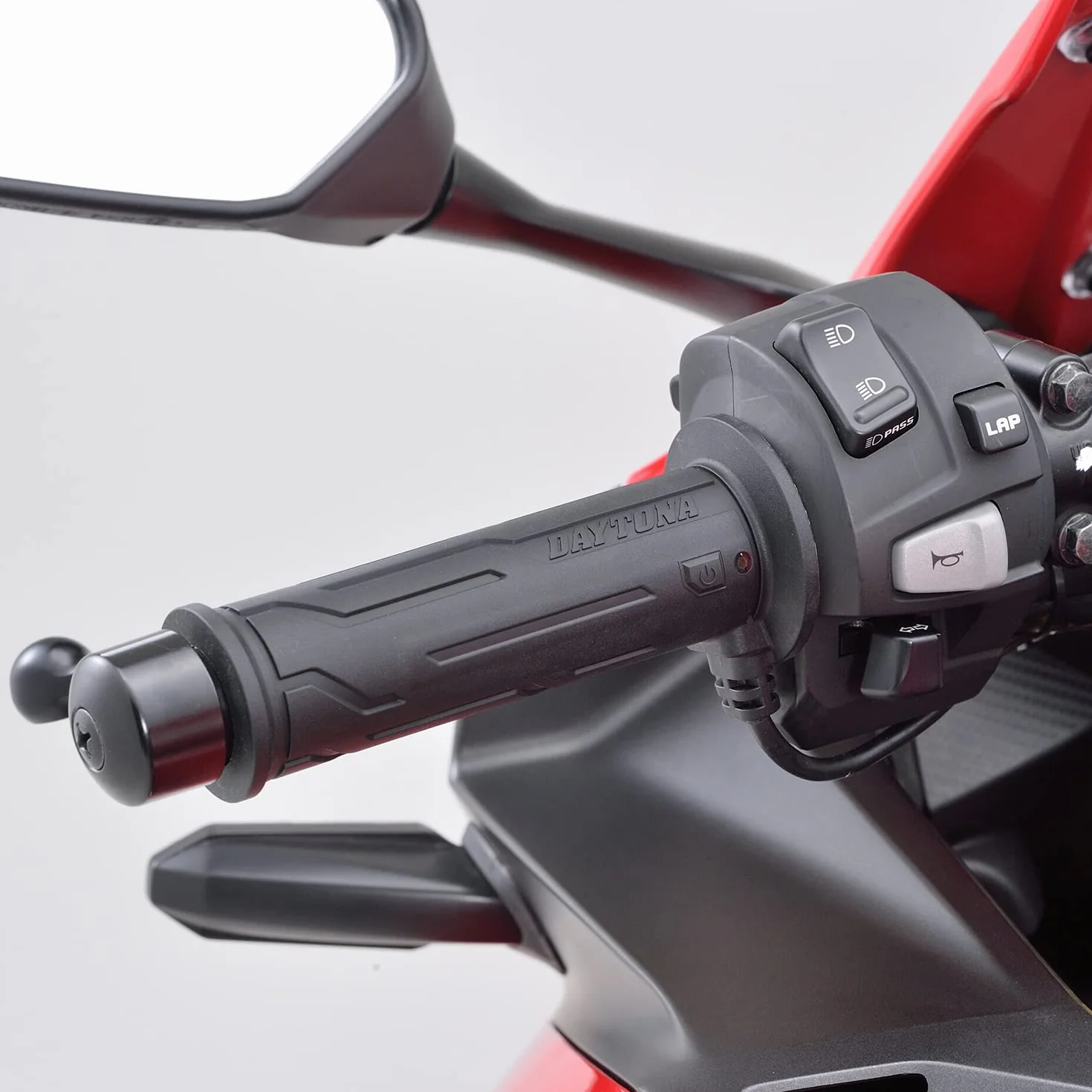 DAYTONA kit manopole riscaldate moto manubri 22,2mm terminale aperto/controllo mecc. con protezione batteria