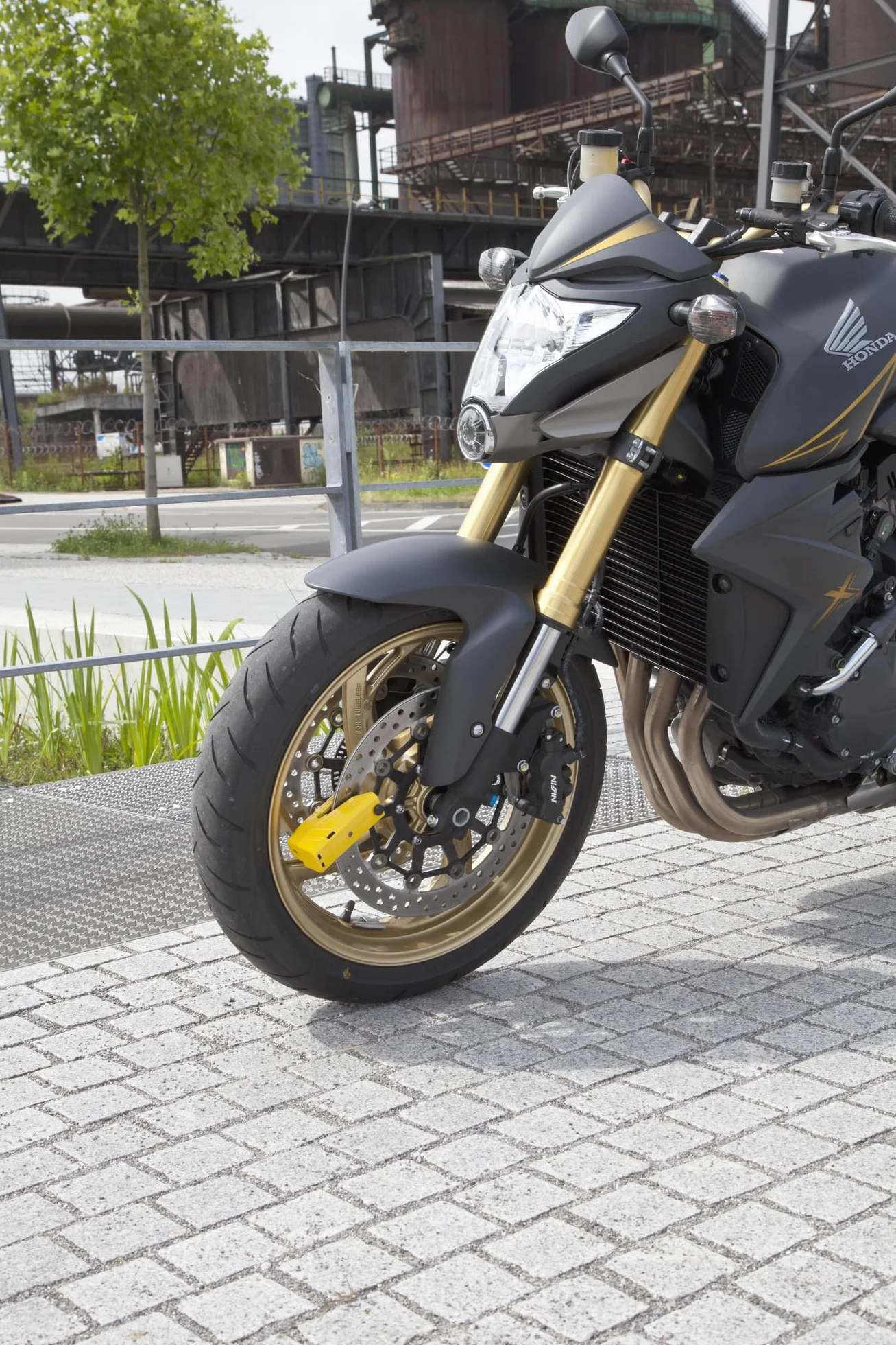 ABUS Lucchetto a Disco Freno Granit Detecto XPlus 8077 2.0 – Serratura per Moto con Allarme e preallarme Intelligente – in Acciaio temprato – per la Protezione di Moto di Alta qualità – Giallo