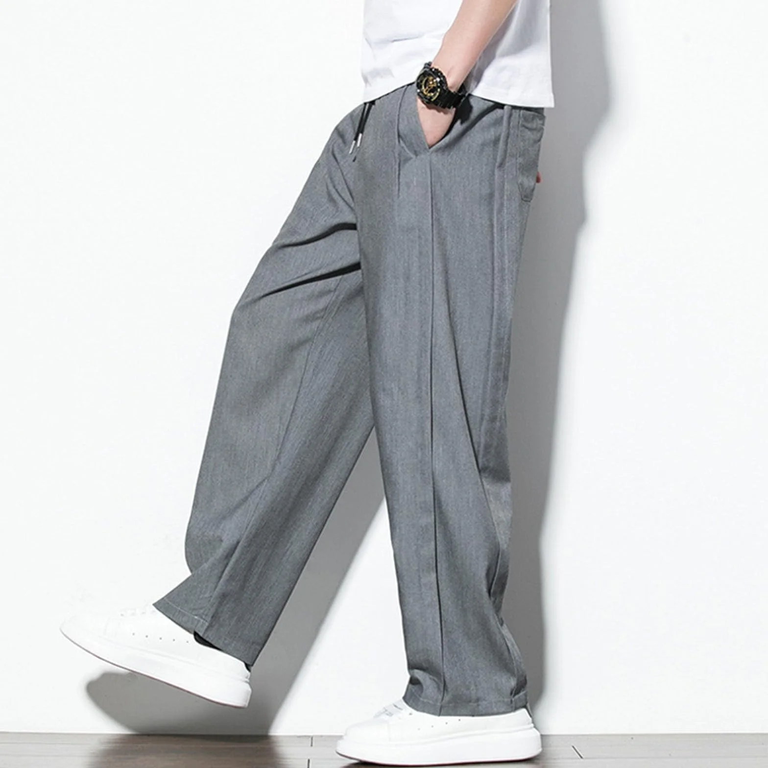 Pantaloni lunghi da uomo estivi a gamba larga in tessuto con tasche tinta unita