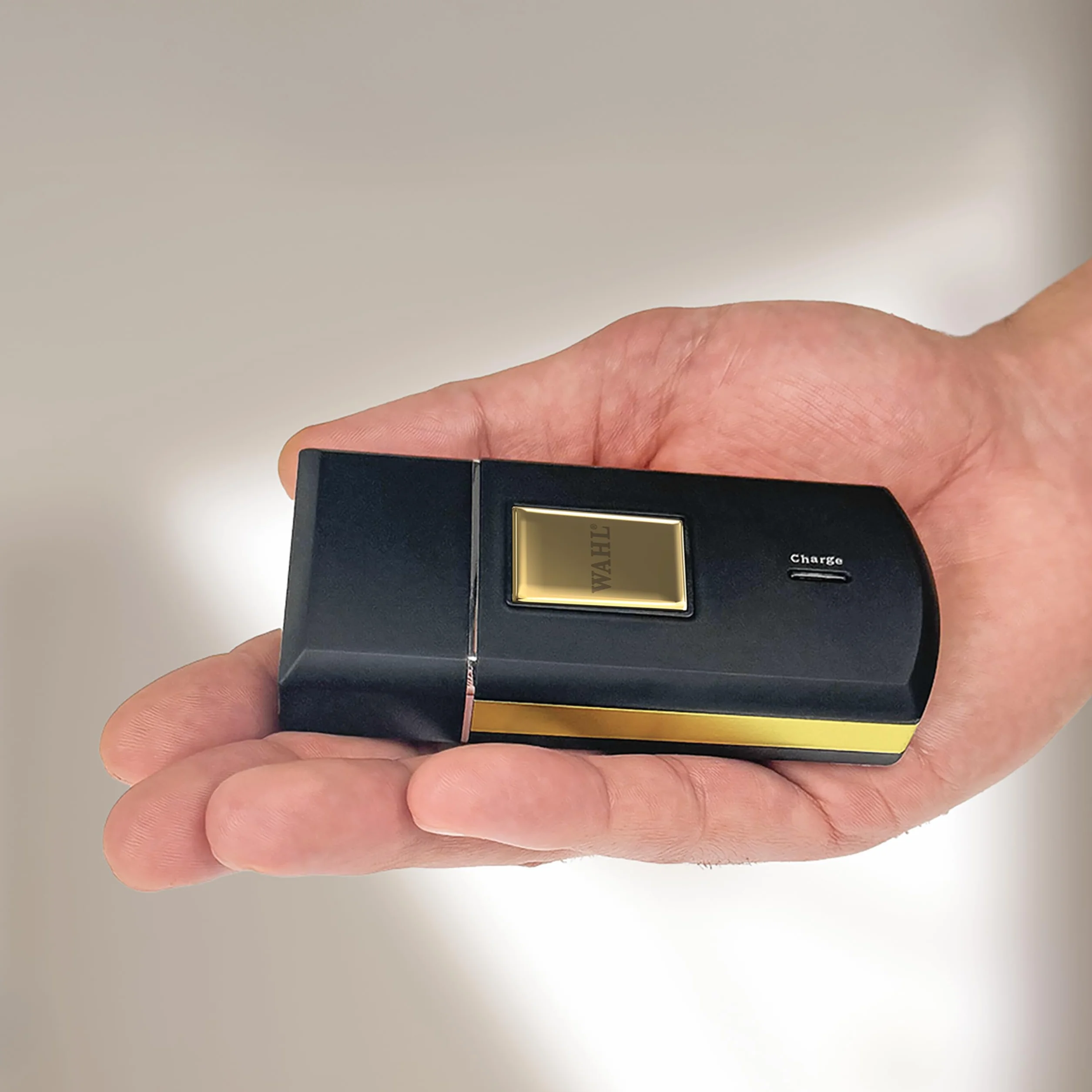 Wahl Travel Shaver Gold Edition Rasoio Elettrico Cordless Ricaricabile per Uomo