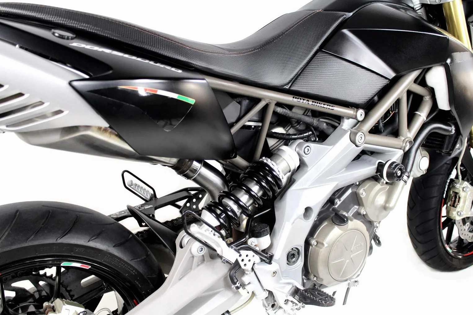 SMV 750 DORSODURO Tubo Elimina Catalizzatore, Decatalizzatore, No-Kat, Mid Pipe Inox DE-CAT DECAT Dominator Exhaust Terminale di Scarico Silenziatore 2008 2009 2010 2011 2012 2013 2014 2015 2016