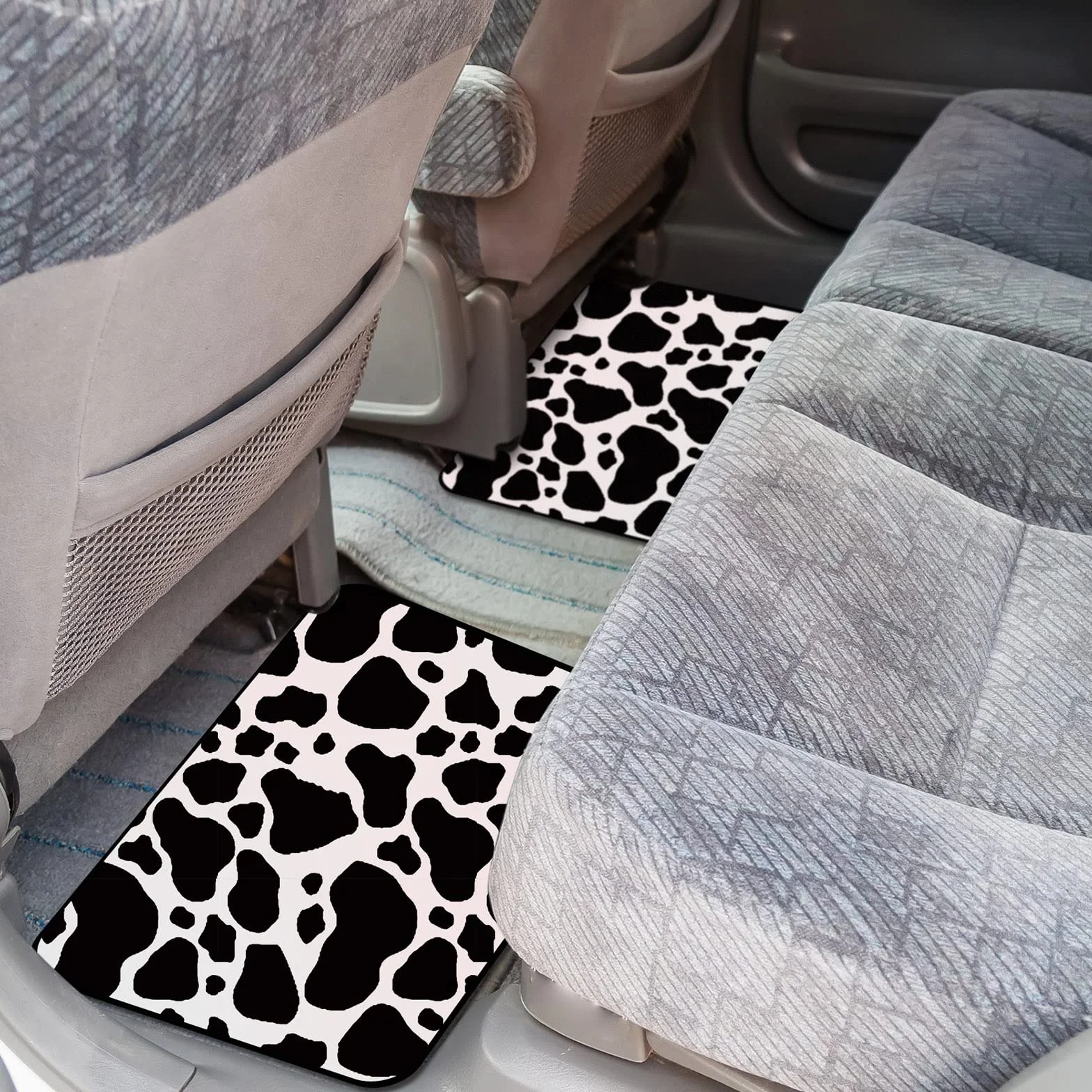 Frienda Set di Accessori per Auto con Stampa di Mucca, per Donne e Uomini, coprivolante per Auto con Stampa di Mucca, Cuscinetti per Cinture di Sicurezza, tappetini per Auto, portabicchieri per Auto,