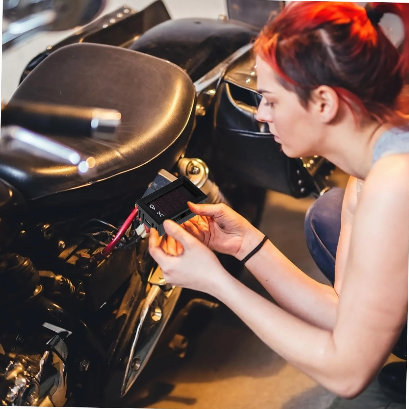 Voltmetro Digitale Doppio Display LED per Batteria Auto, Misuratore di Tensione e Accurato in Plastico, 100a, Adatto per Uso Automobilistico