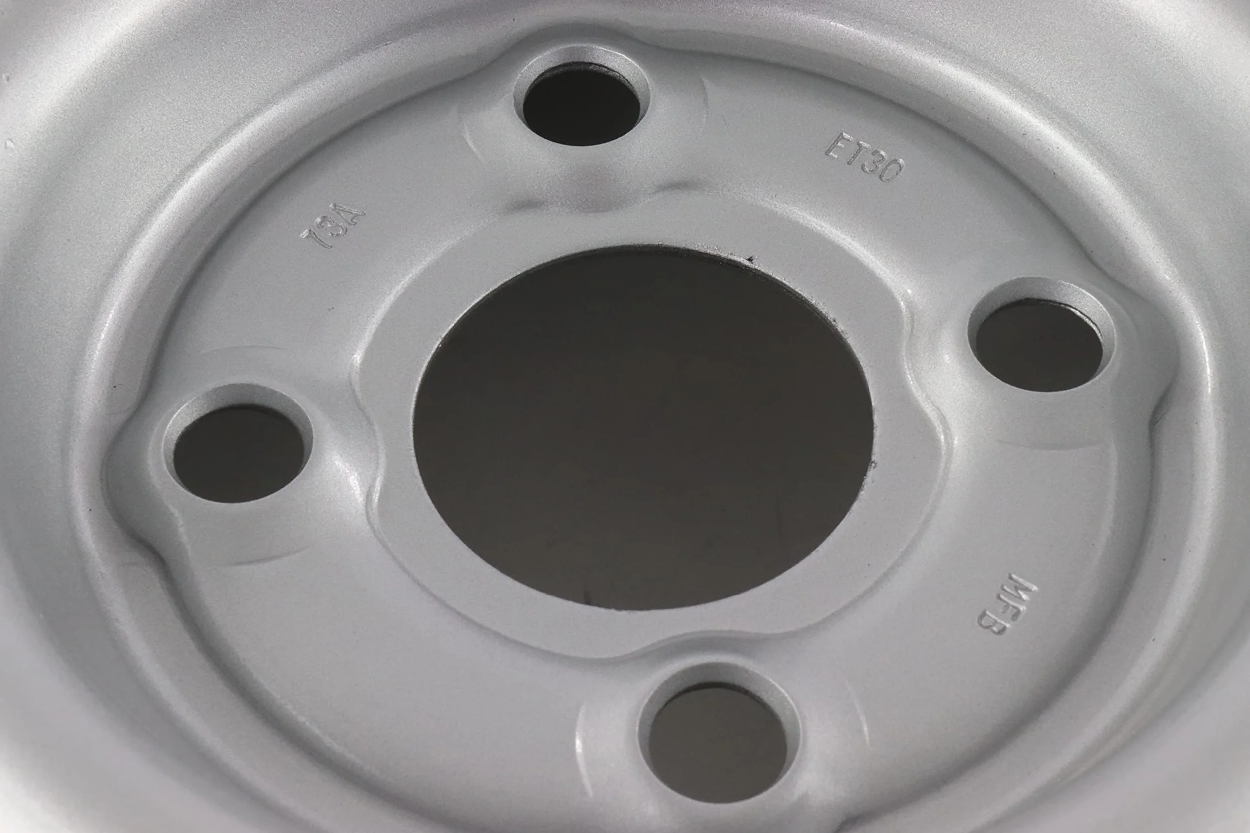 P4U - Cerchio per rimorchio in acciaio, 4 J x 13, 100 x 4 ET30, 500 kg, portata ML 57, roulotte (singolo)