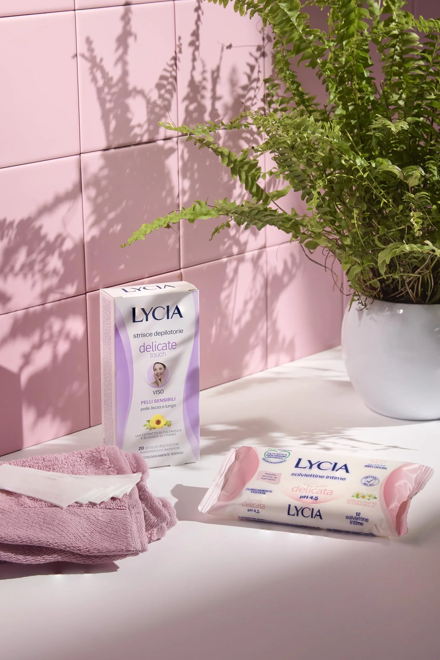 Lycia Strisce Depilatorie Viso Pelle Sensibile Calendula 20 Strisce + 4 Salviette Post Depilazione