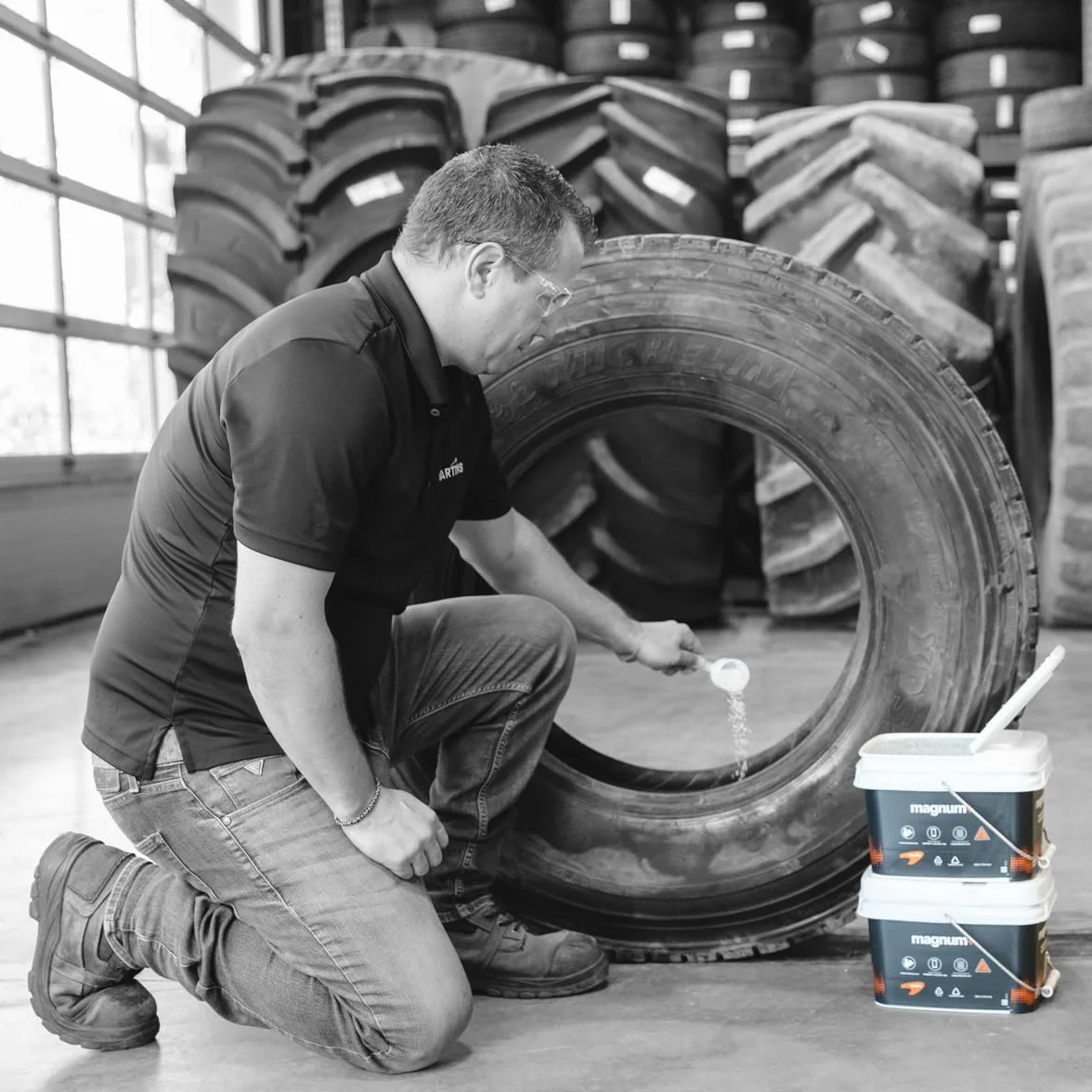 magnum+ Perline di bilanciamento per Pneumatici, vaschetta Sfusa da 8 kg, bilanciamento Interno dinamico per Camion, Fuoristrada e Pneumatici Pesanti | Perline di Vetro riutilizzabili ed ecologiche