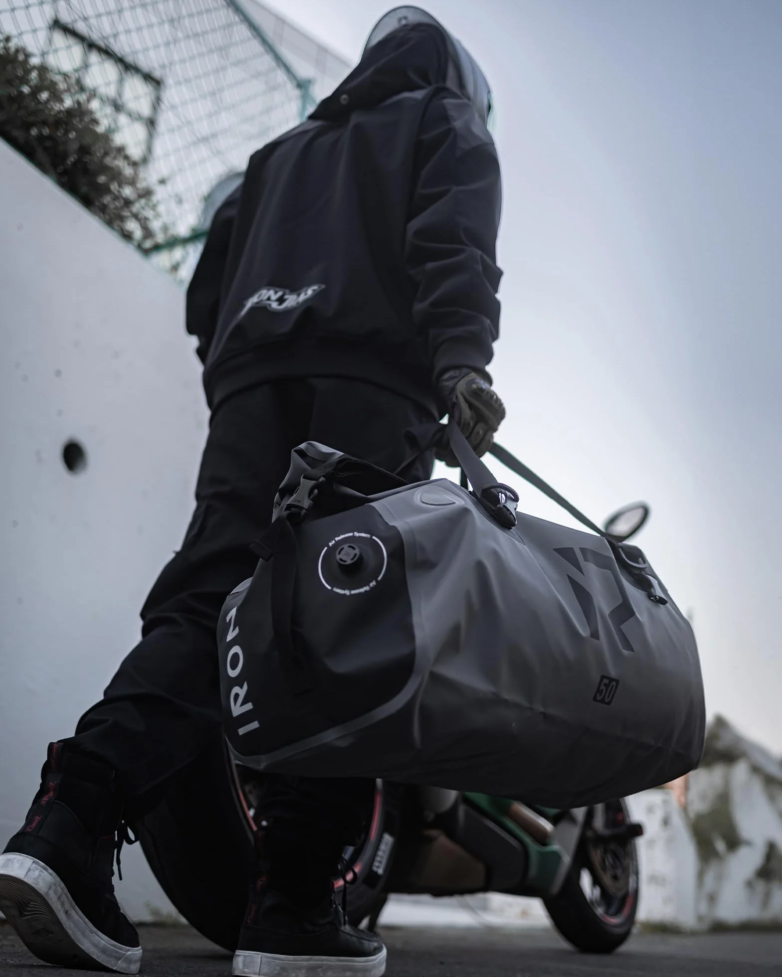BORLENI Borsa da Moto Impermeabile 30L – Borsa Sella Moto Posteriore con Chiusura Rolltop, Cinghie Rapide & Sistema MOLLE