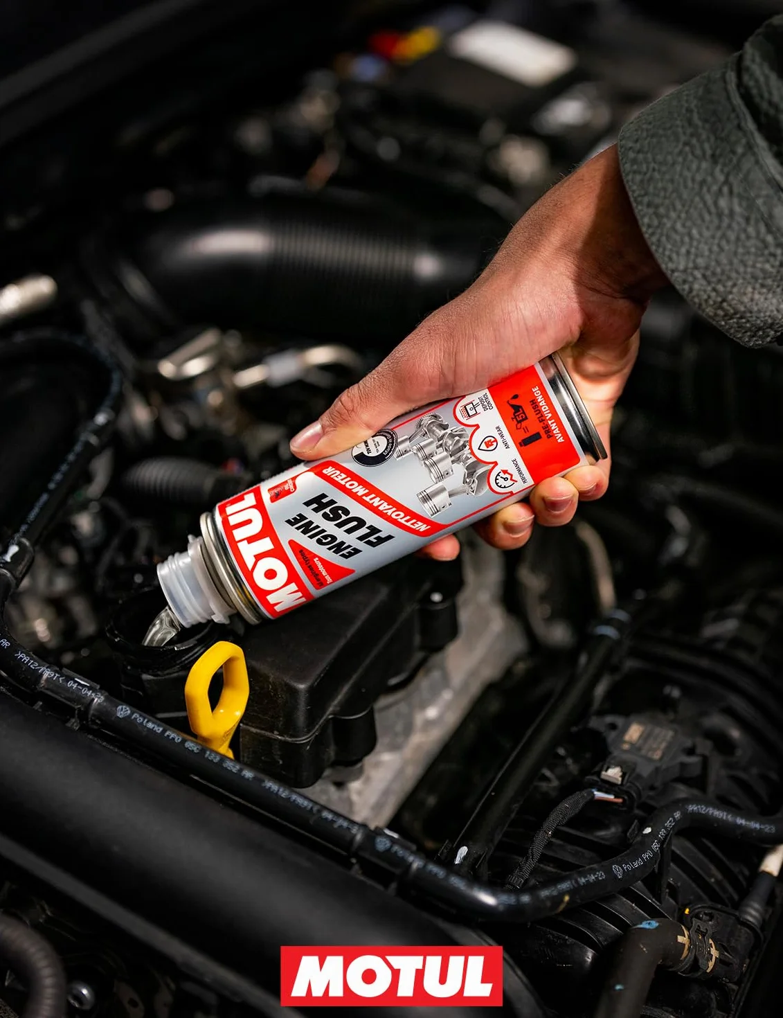 Motul - Detergente per Motori - Additivo per Motori a Benzina e Diesel - Antiusura, Prestazioni - Riduzione dei Consumi e delle Emissioni - Ideale Prima della Revisione - Engine Flush - 300 ml