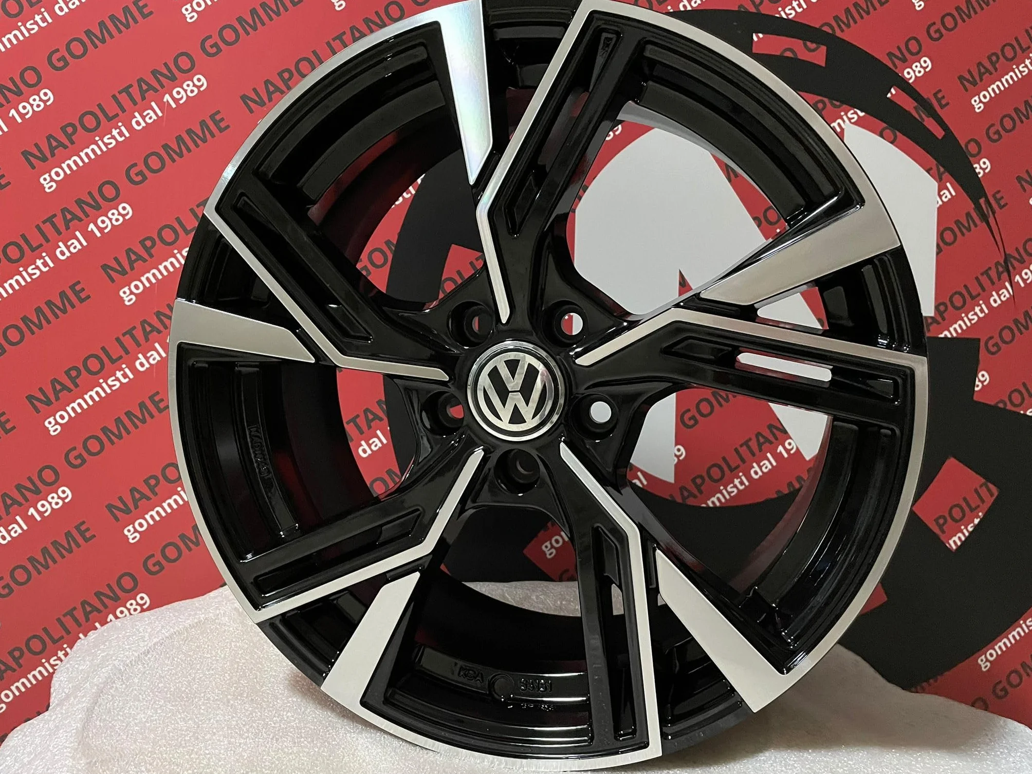 4 Cerchi in lega compatibili per VW Golf 5 6 7 7,5 8 8,5 passat tiguan scirocco 18 pollici rs6 nero lucido