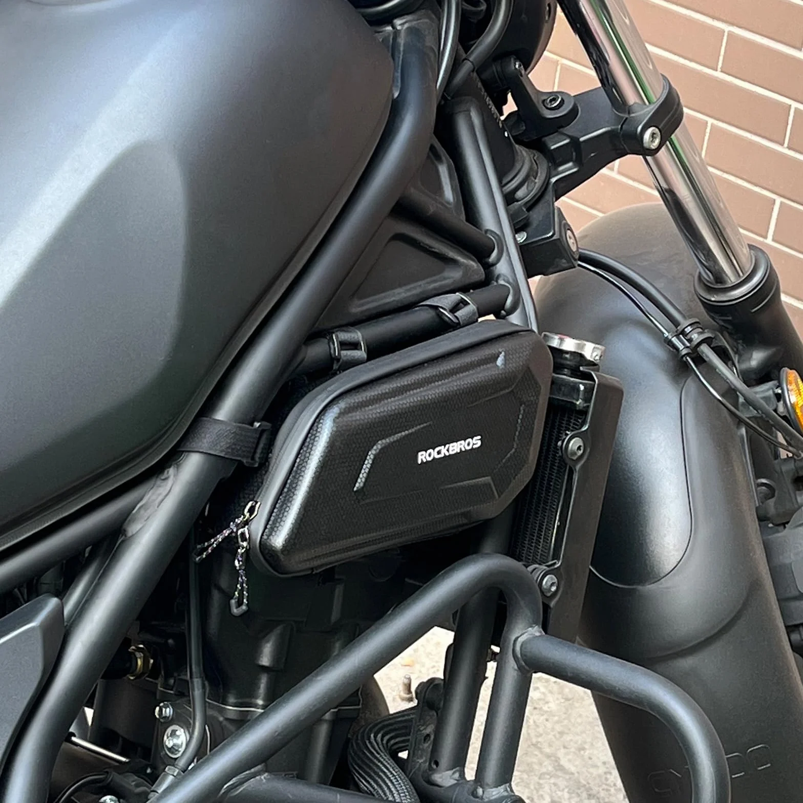 Borse laterali impermeabili in EVA rigide triangolari per Honda Rebel 1100 250 500 300 CMX1100 CMX250 CMX500 CMX300