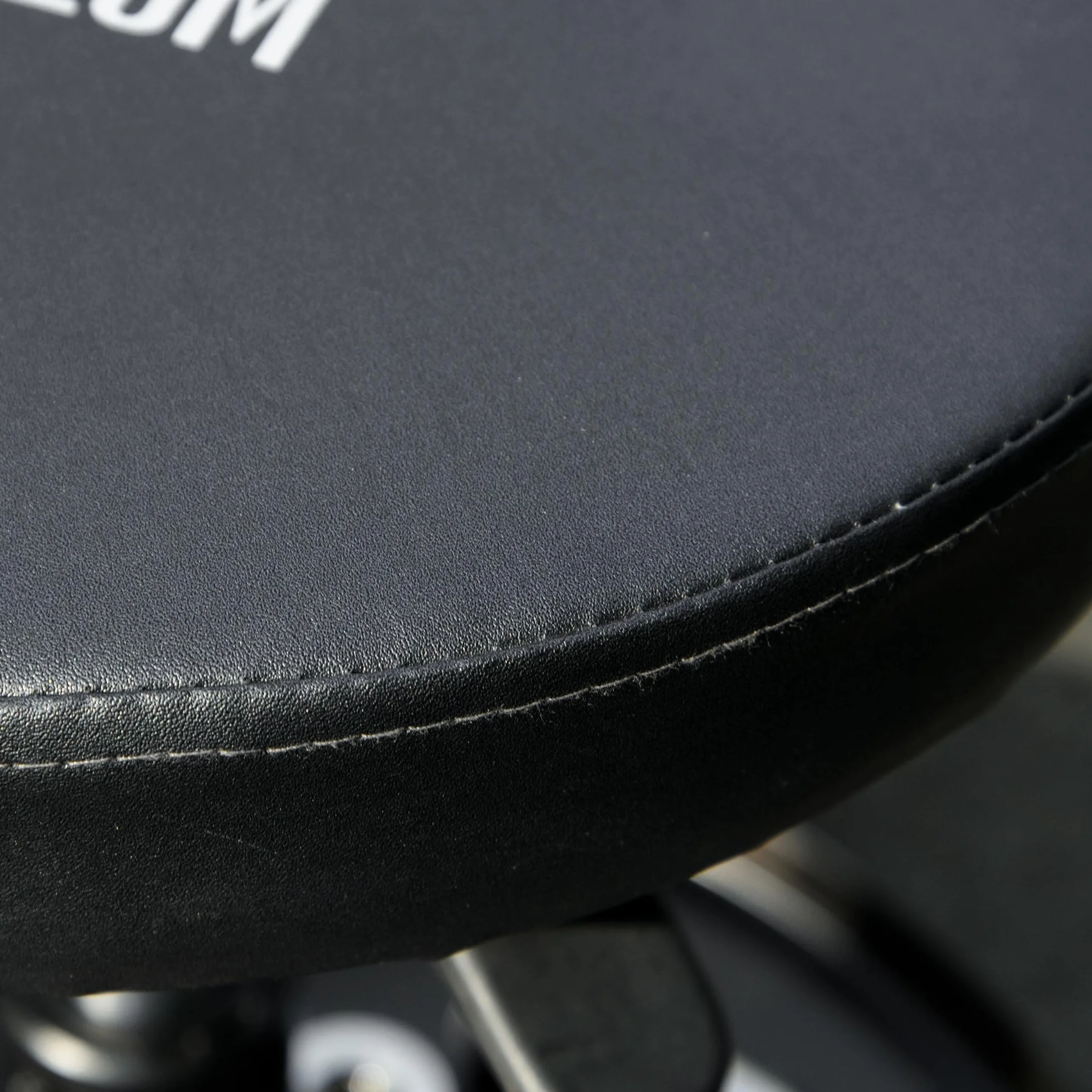 HOMCOM Sgabello da Officina con Ruote e Porta Attrezzi, Altezza Regolabile Girevole 360°, Ø40x38-48cm, Nero