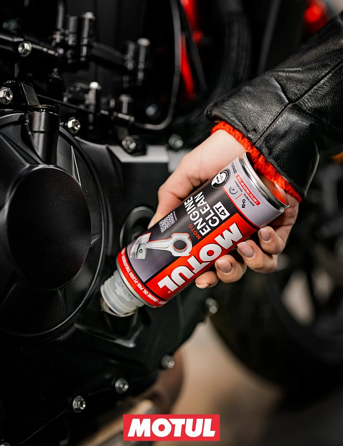 Motul Engine Clean Moto Detergente per Motore Additivo Curativo 4 Tempi 200 ml