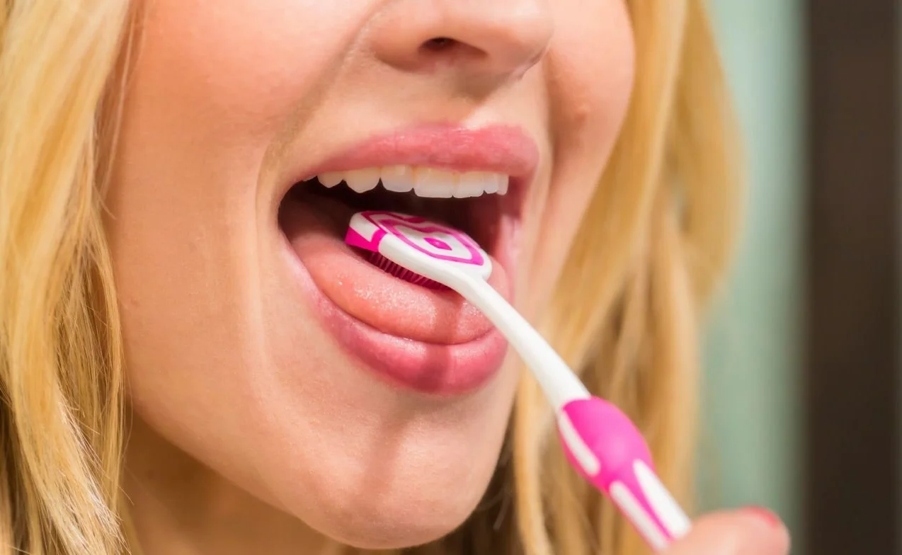 DenTek ORABRUSH Detergente per lingua con spazzola e raschietto 1 pezzo
