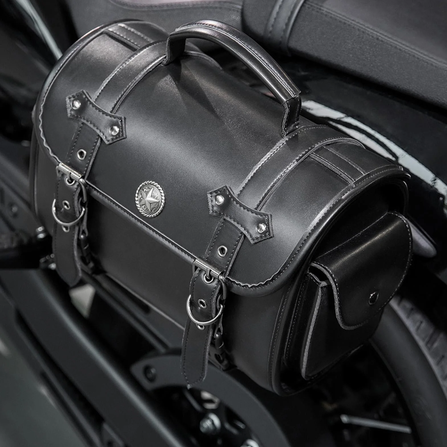 Borse posteriori per moto in pelle marrone scuro resistente alle intemperie grande capacità per cruiser classico